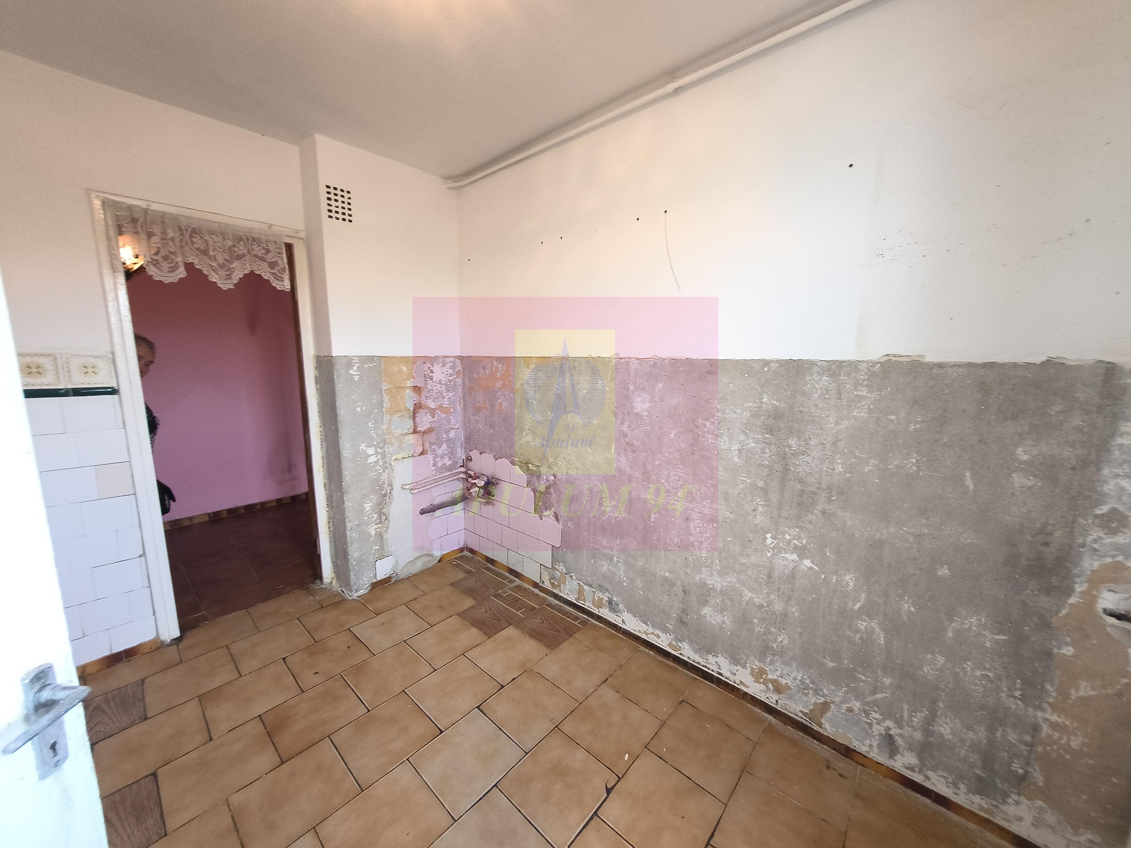 Drumul Taberei - Valea Ialomiței, Apartament 3 camere în Bloc P+4 - 8