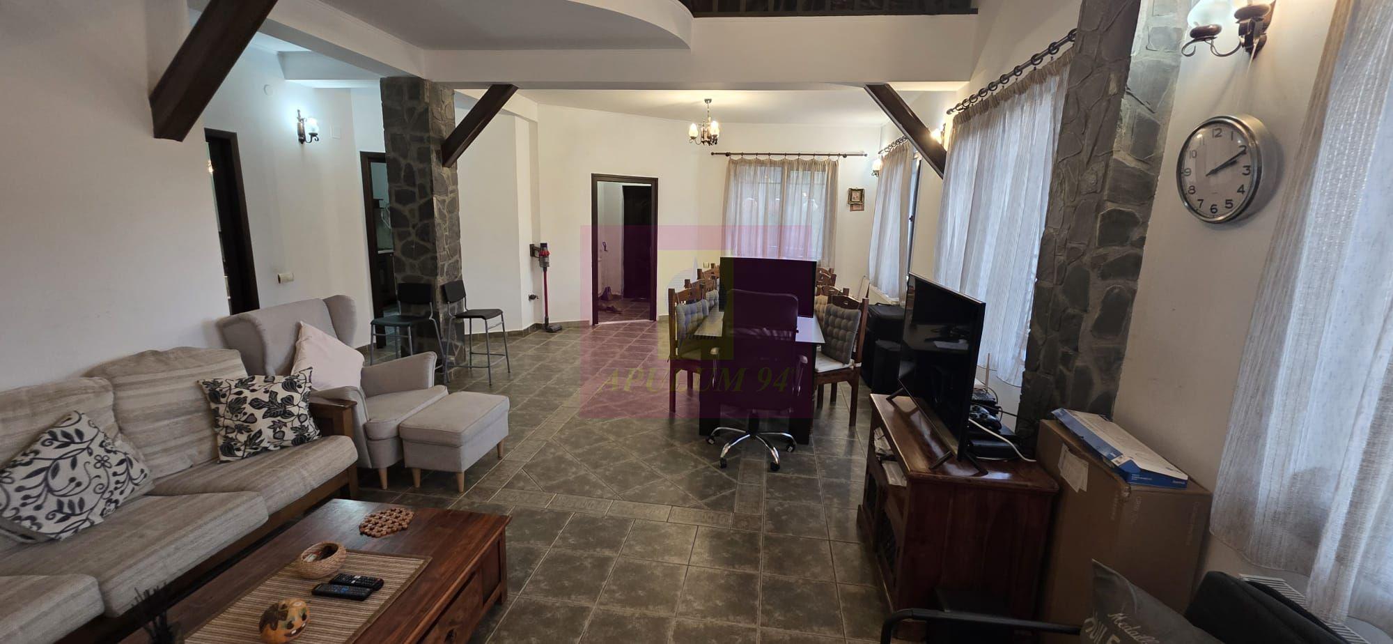 Vila in Sinaia cu parau in curte si view superb - 5