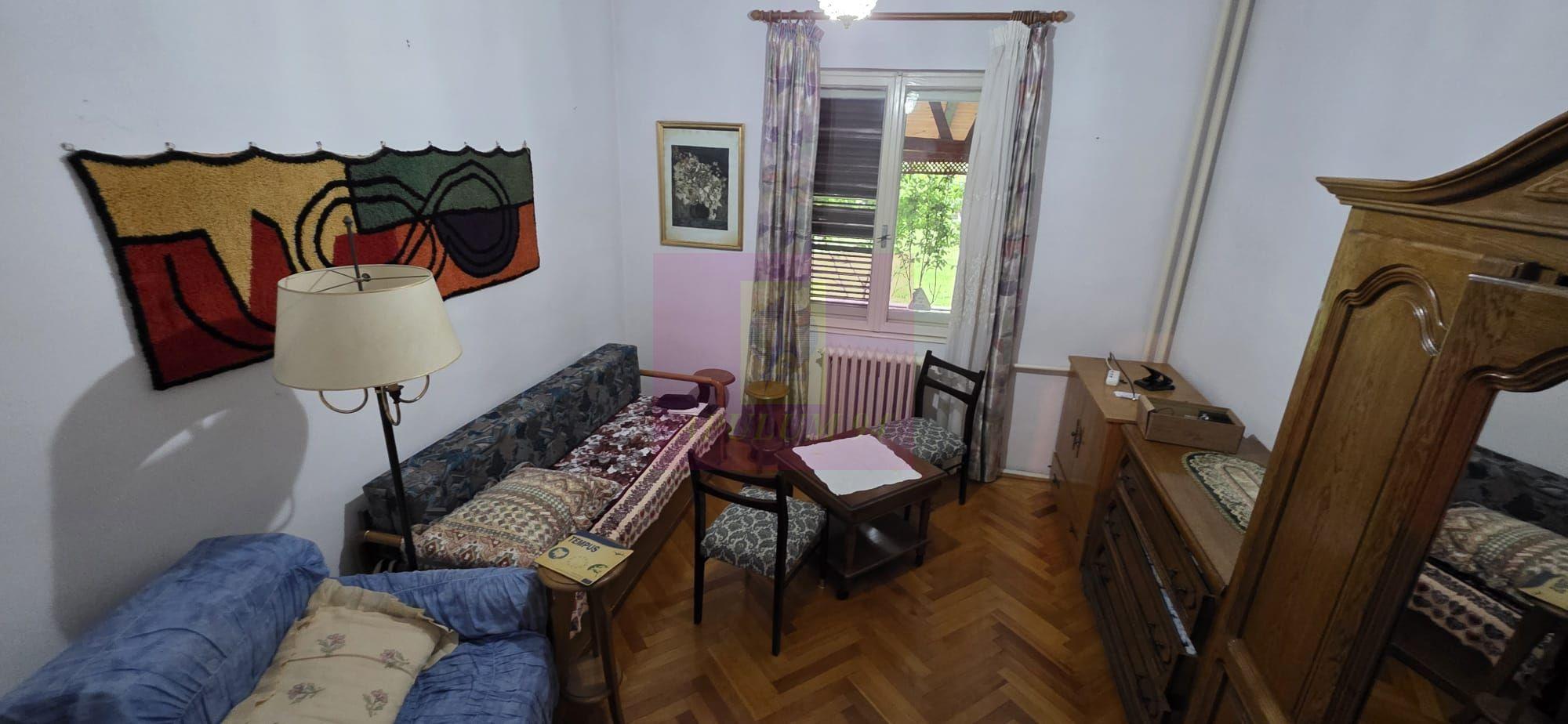 Vila de vanzare cu 6 camere si teren de 5116 mp in Cornu, Prahova - 13