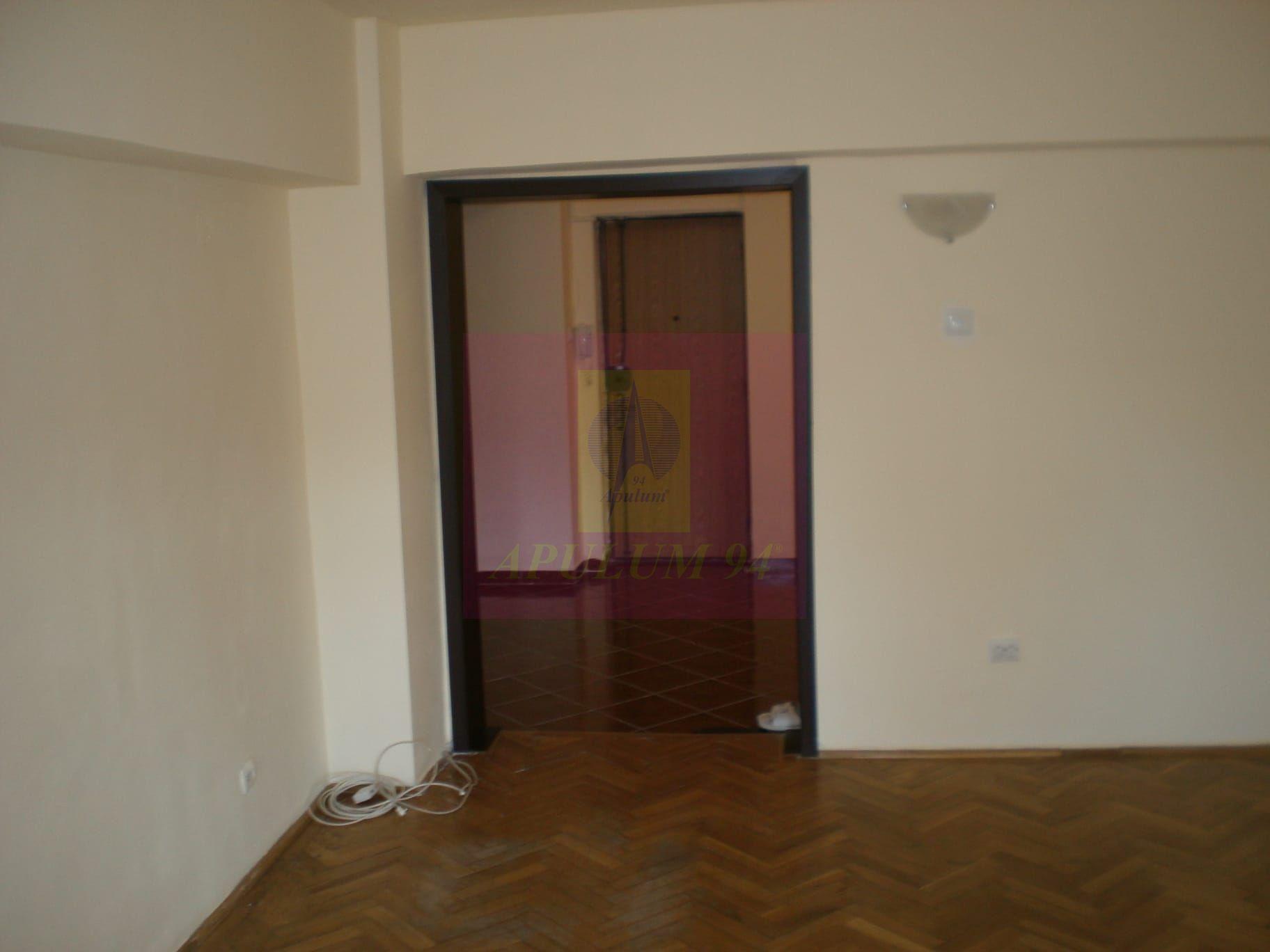 Apartament 3 camere pe bd Decebal stradal - 11