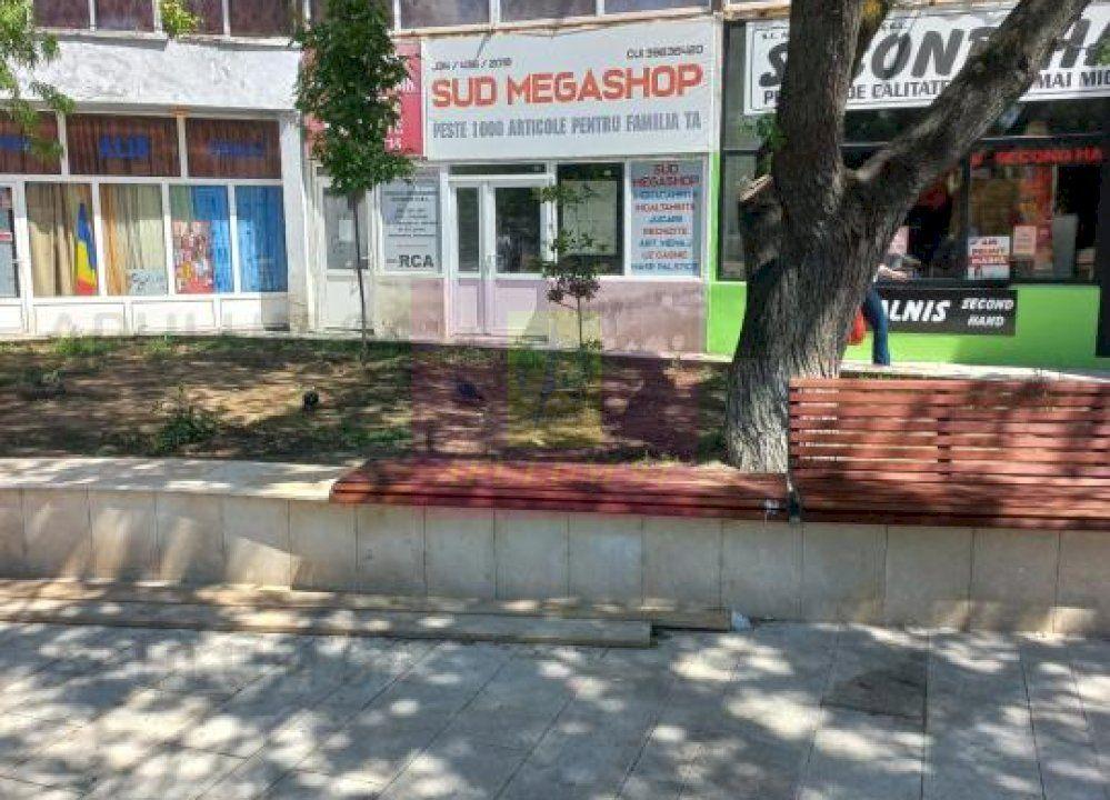 ALEXANDRIA (TR) - SE VINDE SPATIU COMERCIAL LANGA PARCUL CENTRAL - 1