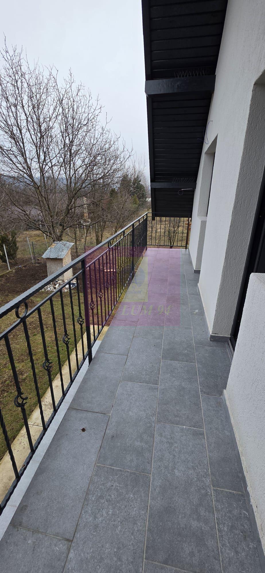 Vila de vanzare cu 4 camere in Brebu - 24