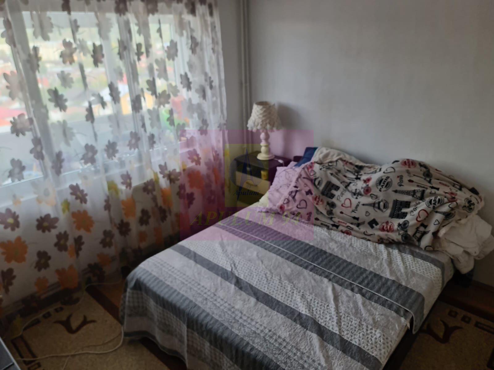 Apartament cu 3 camere de vanzare in Campina - Zona Cuza - 2