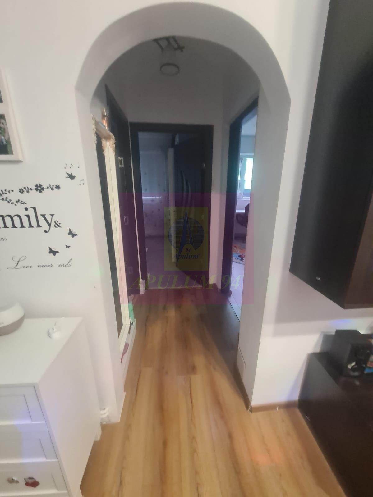 Apartament cu 3 camere de vanzare in Campina - Zona Cuza - 3