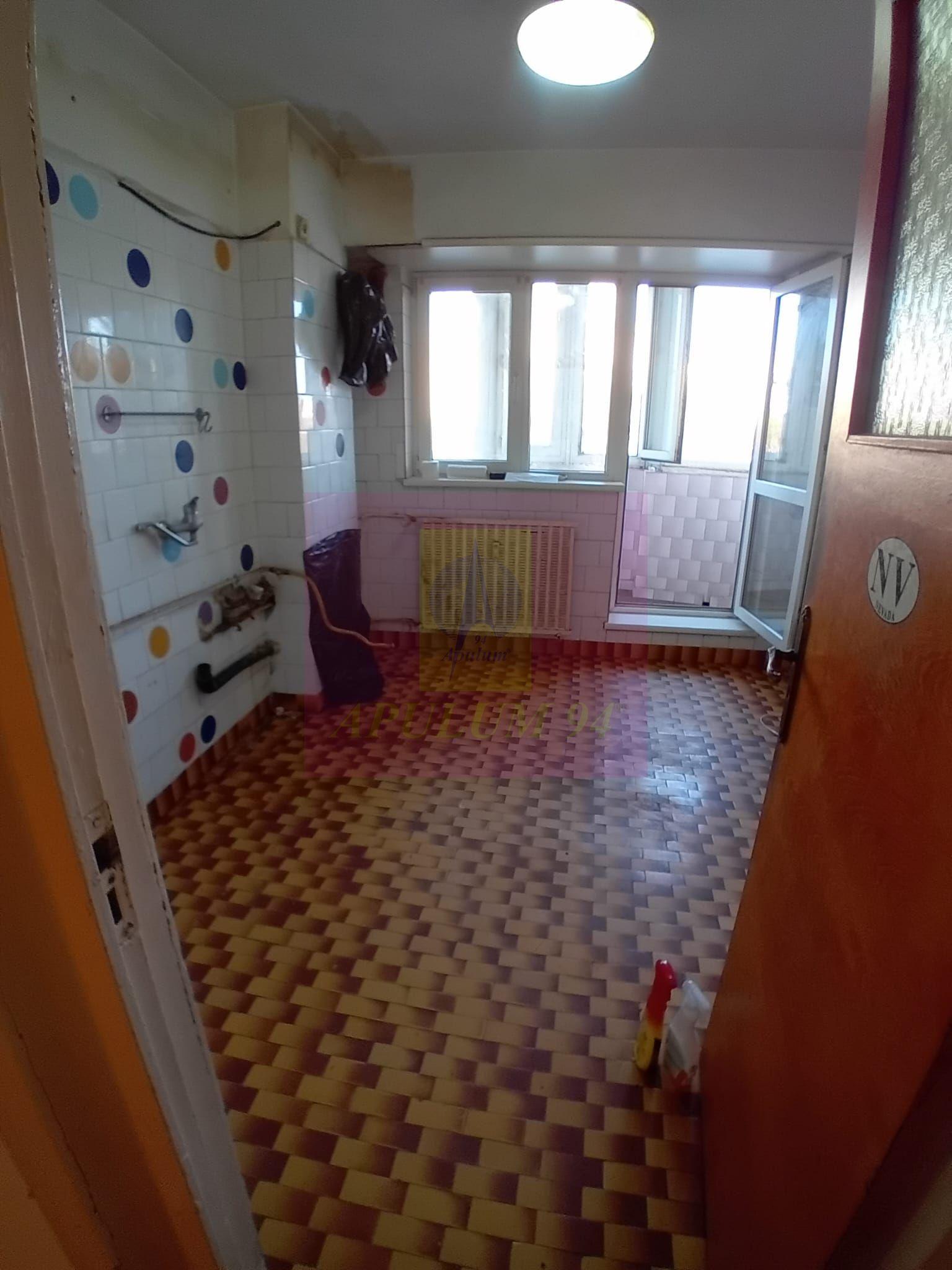 Vanzare apartament de 4 camere la Casa Poporului-stradal - 9