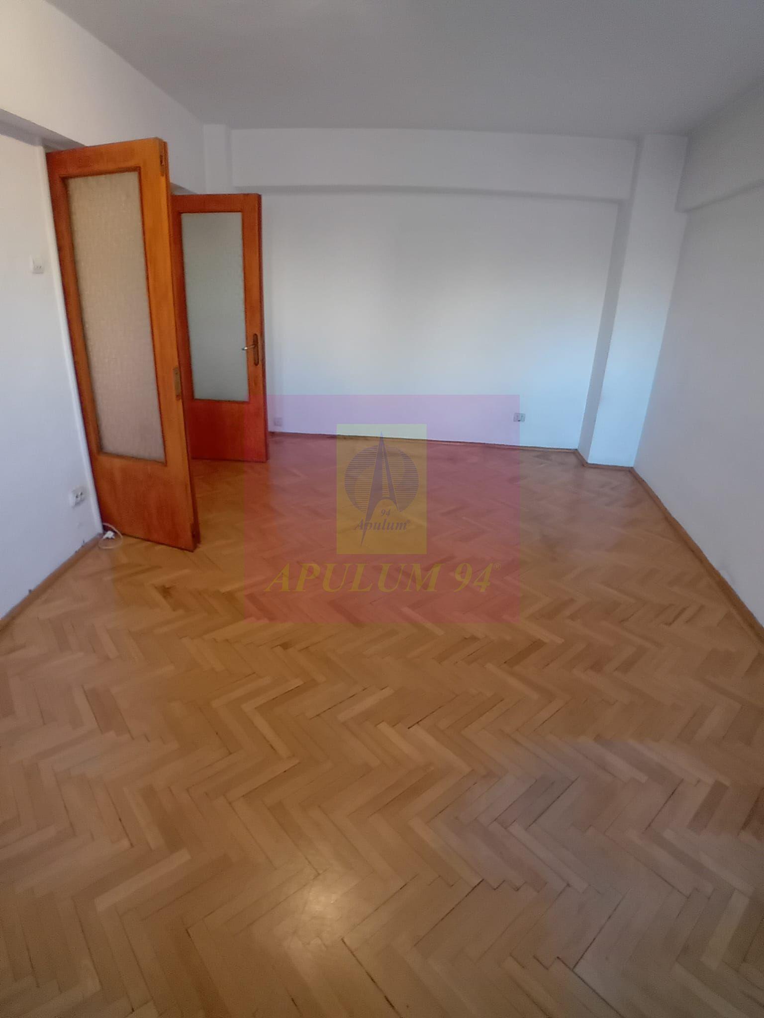 Vanzare apartament de 4 camere la Casa Poporului-stradal - 8