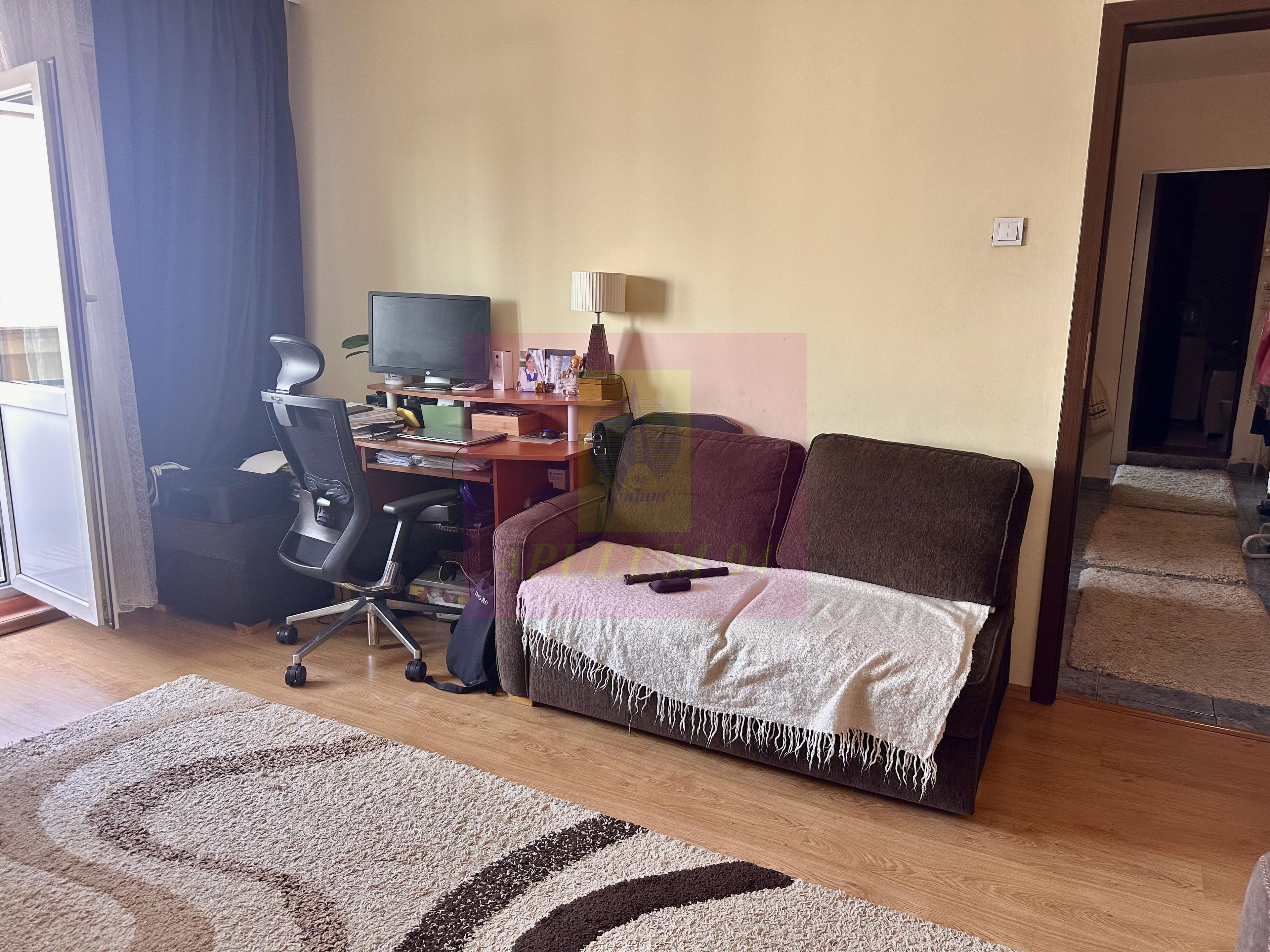 2 camere de vanzare Sebastian - Novaci - 2