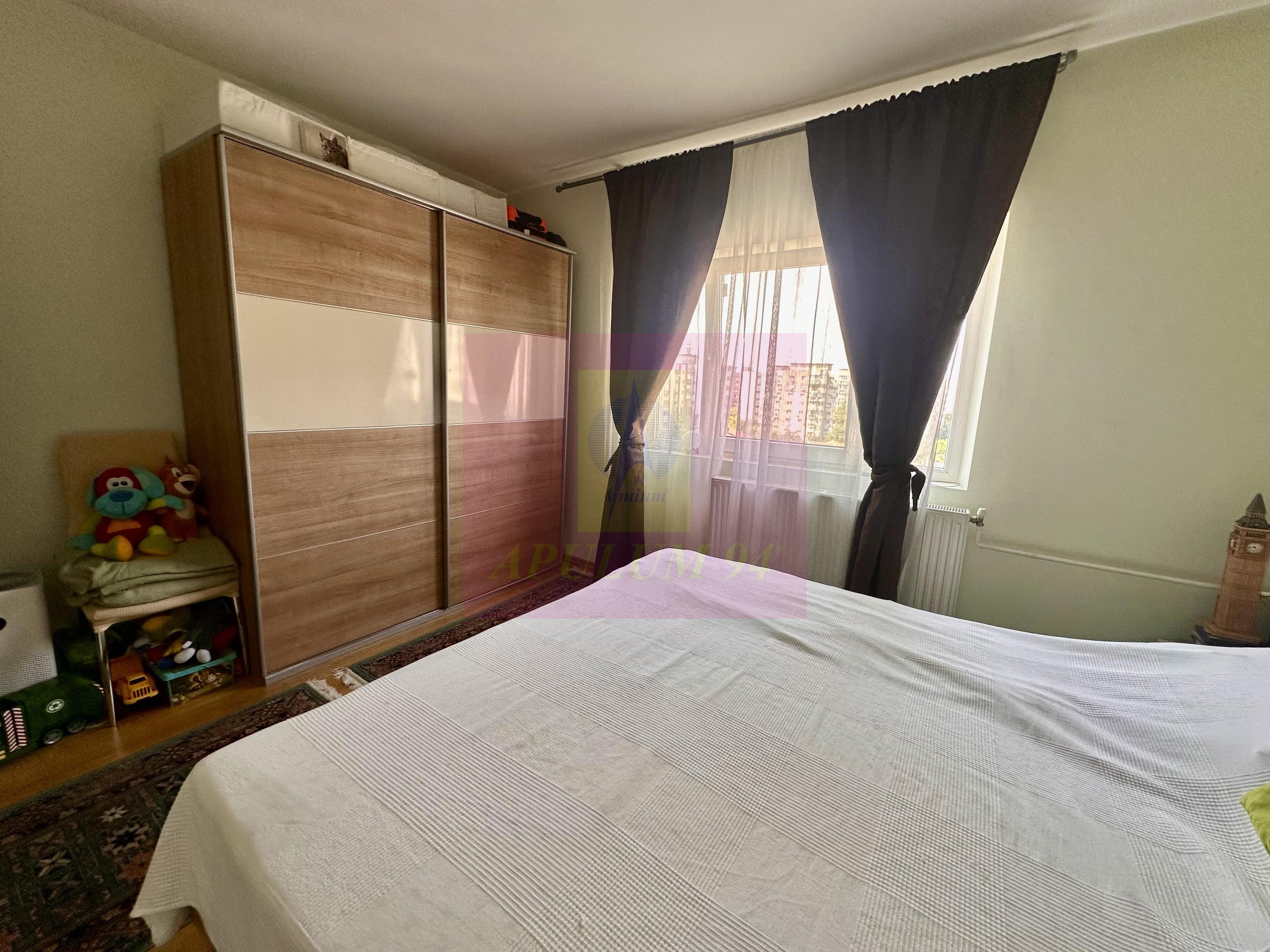 2 camere de vanzare Sebastian - Novaci - 7