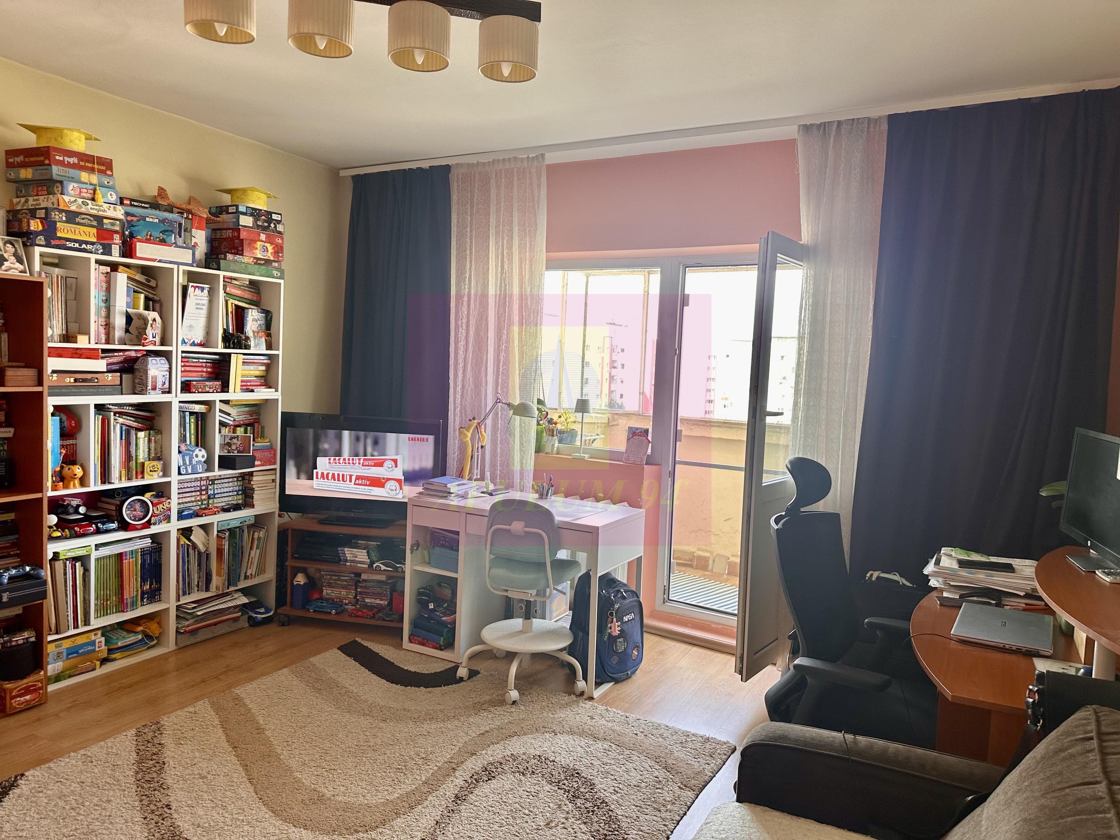 2 camere de vanzare Sebastian - Novaci - 1