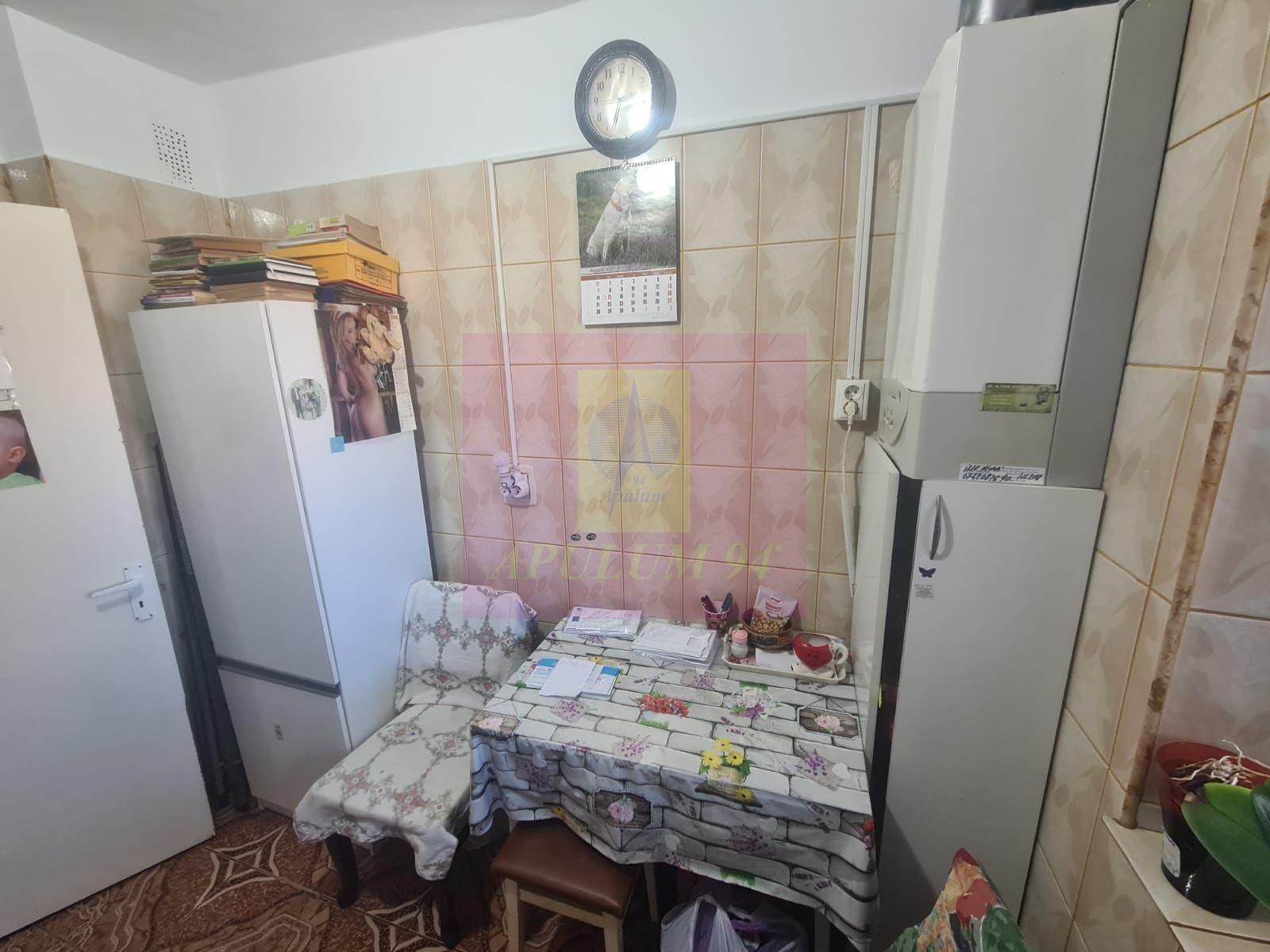 Apartament cu 3 camere de vanzare in Campina - Zona Centrala - 11