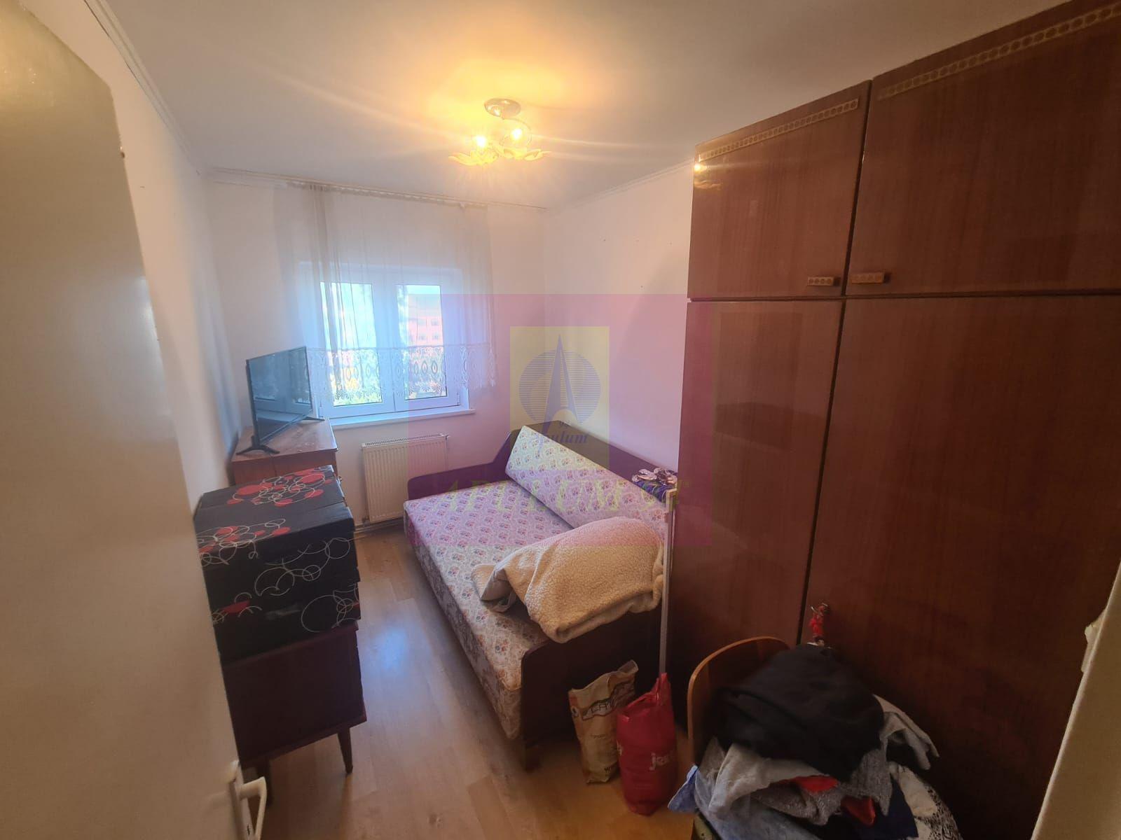 Apartament cu 3 camere de vanzare in Campina - Zona Centrala - 4