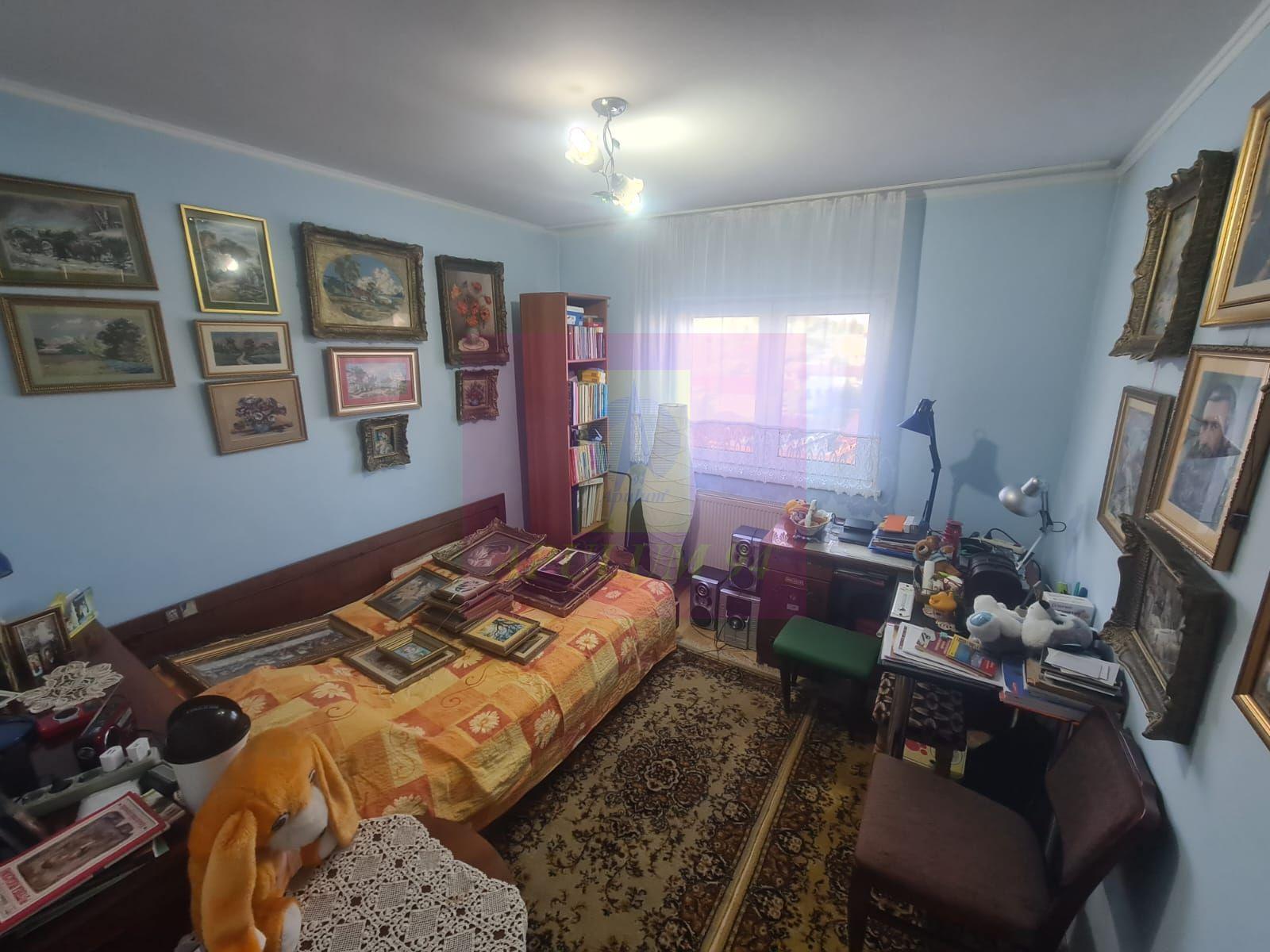 Apartament cu 3 camere de vanzare in Campina - Zona Centrala - 3