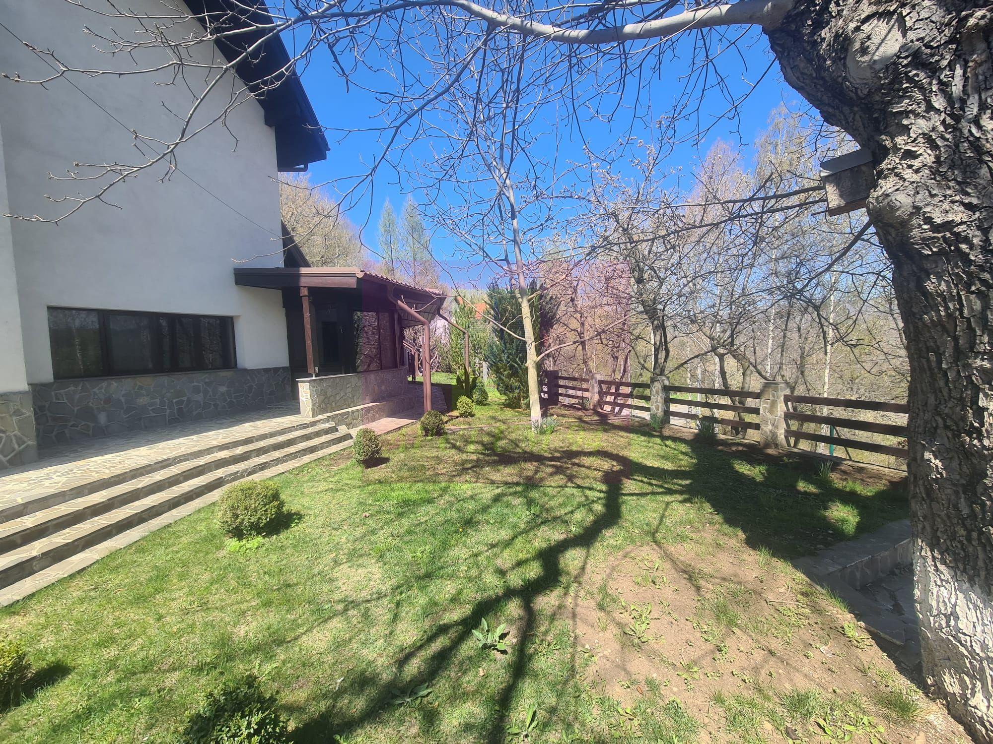 Vila de vanzare in Breaza - Zona Breaza de Sus - 90