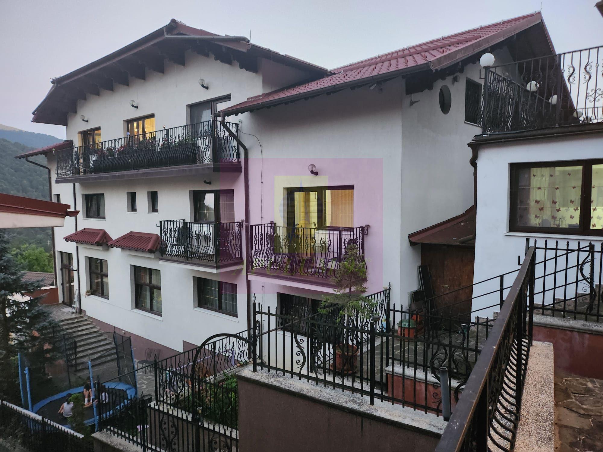 Hotel Boutique de vanzare in Sinaia - 1