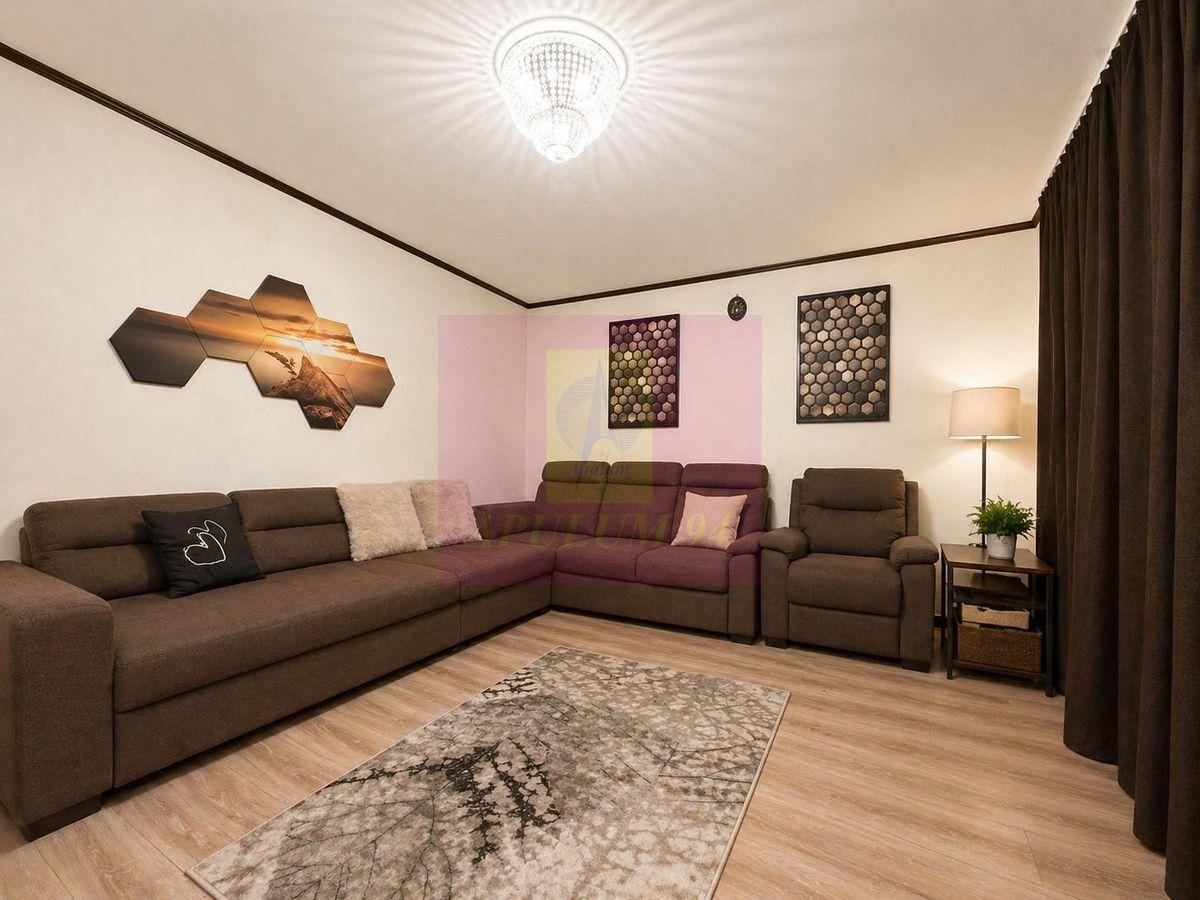 Vanzare apartament 2camere- zona Decebal - 1
