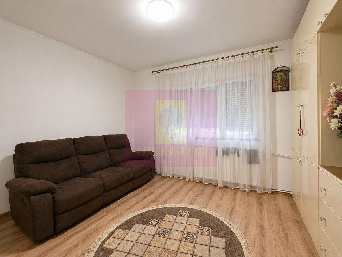 Vanzare apartament 2camere- zona Decebal - 2