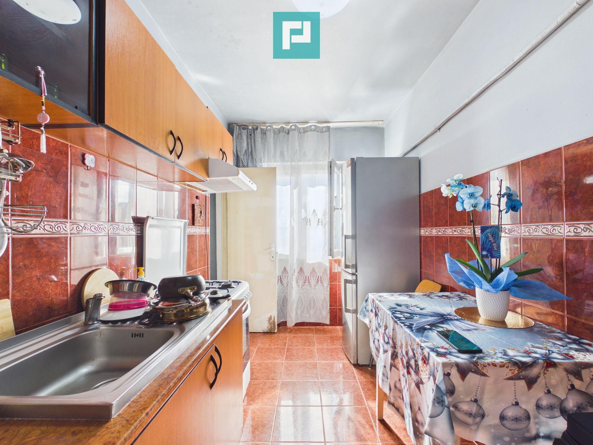 Apartament cu două camere, decomandat Lipova - 2
