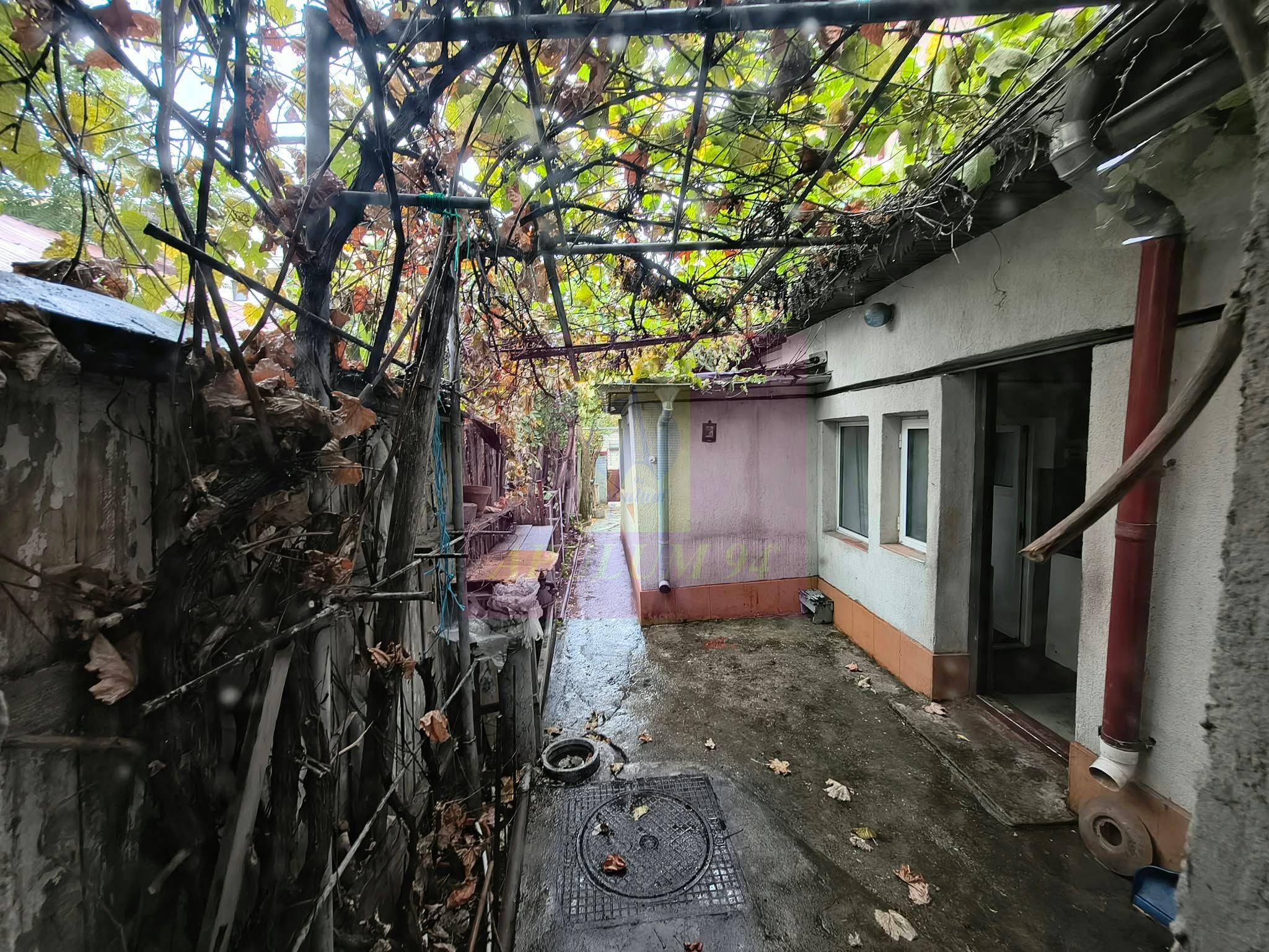 Casă cu teren propriu în Sectorul 3, lângă București Mall - 12