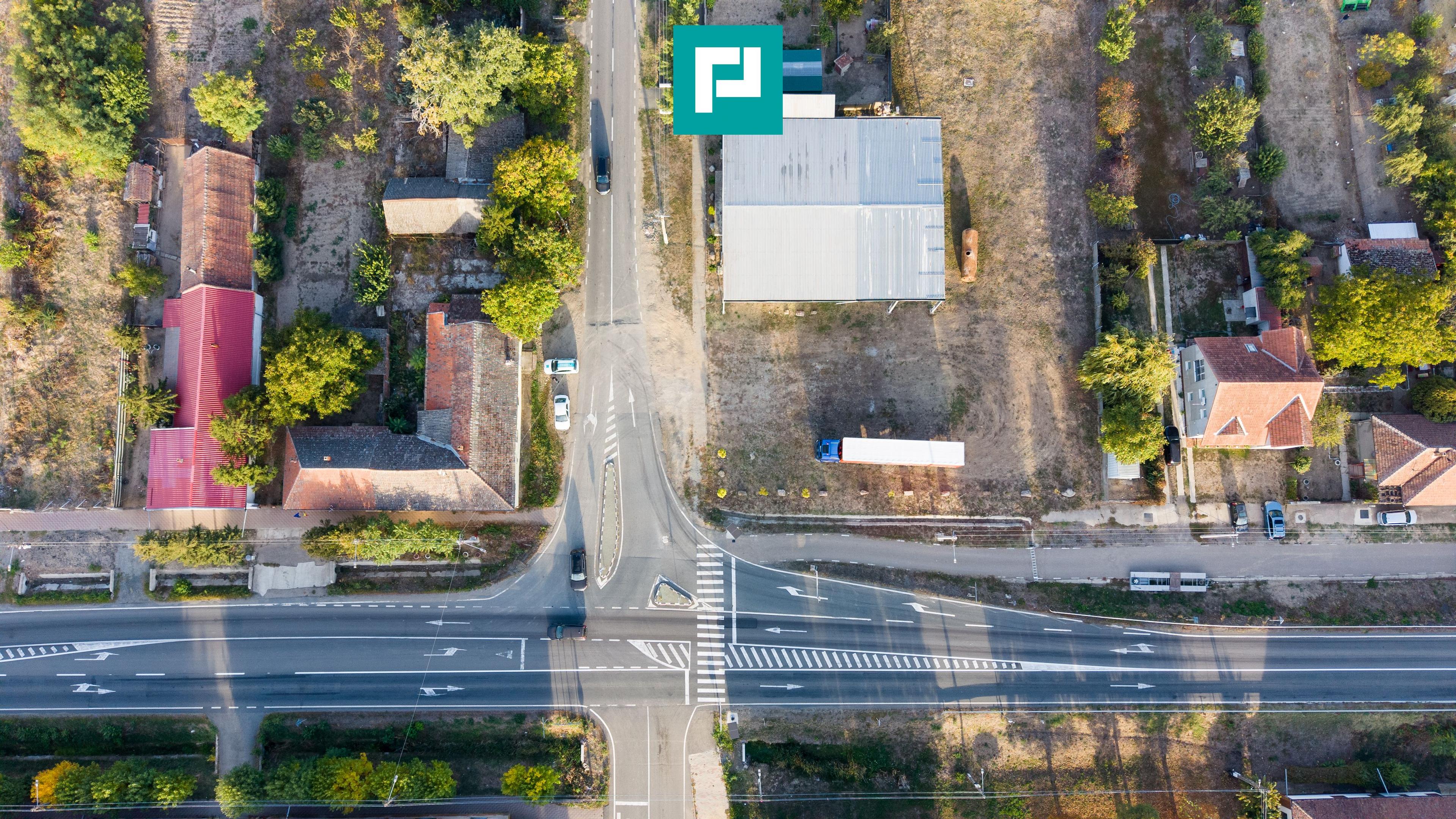 Spatiu comercial cu etaj și teren de 4000mp - 8