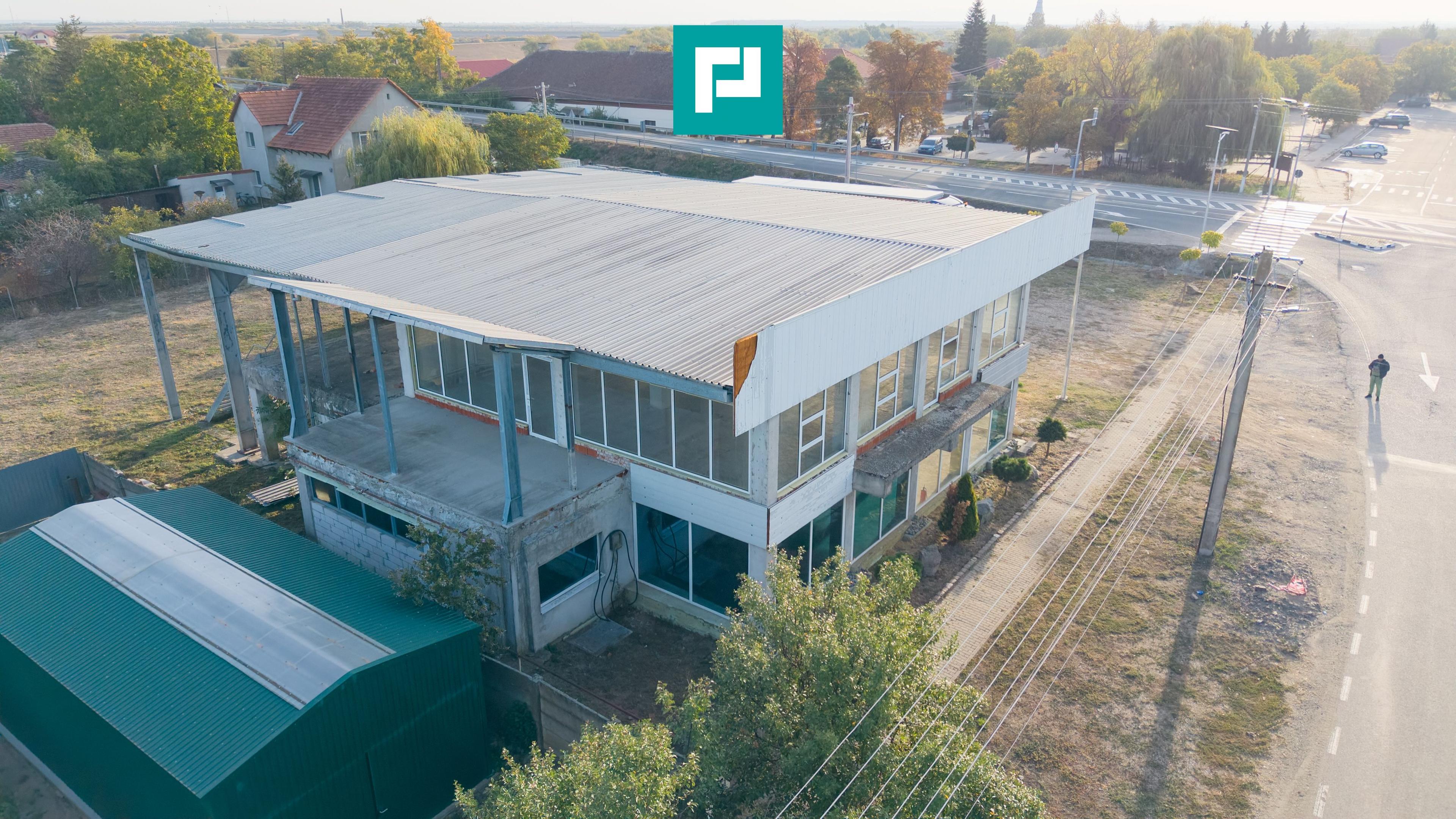 Spatiu comercial cu etaj și teren de 4000mp - 14