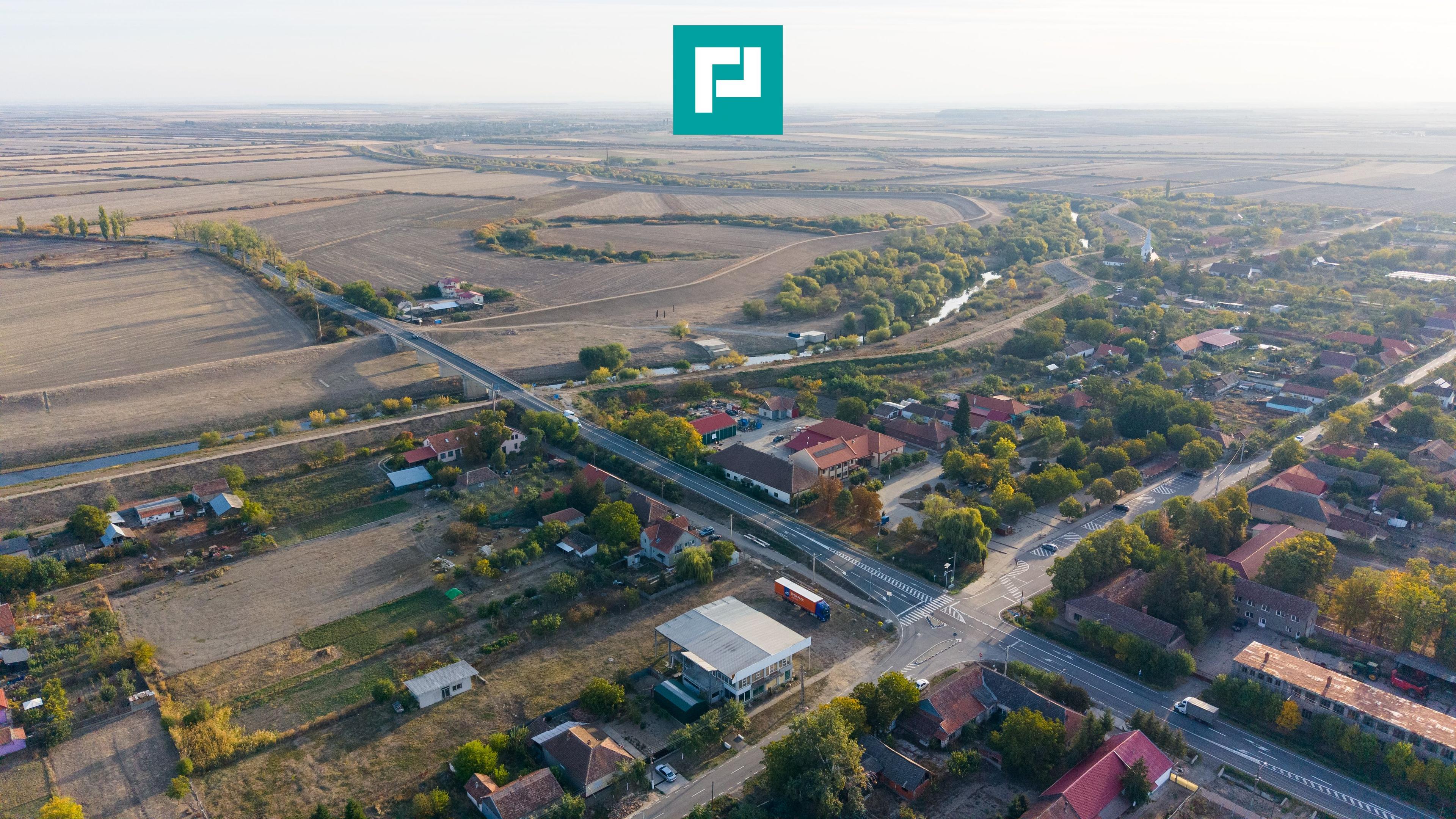 Spatiu comercial cu etaj și teren de 4000mp - 4
