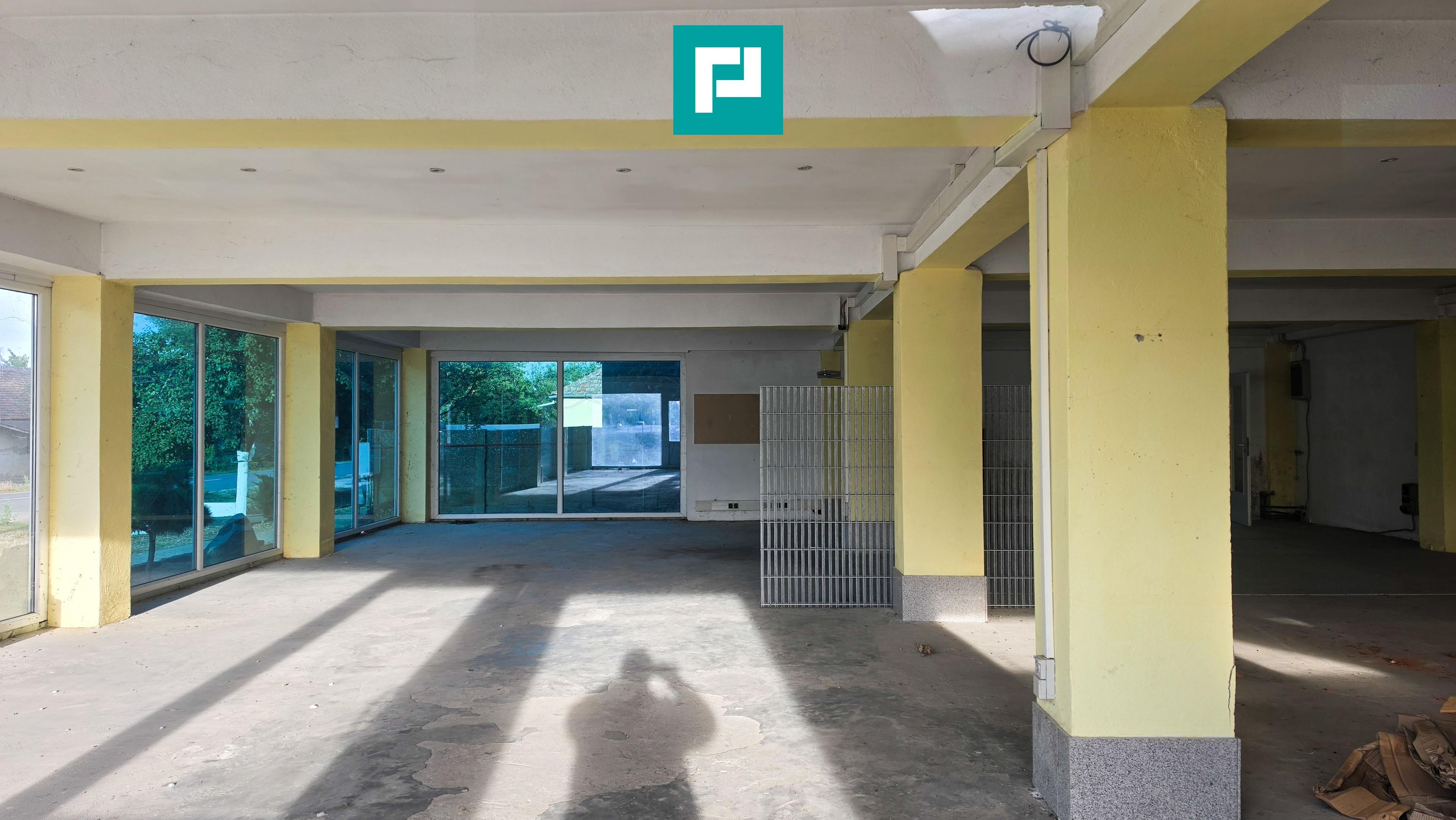 Spatiu comercial cu etaj și teren de 4000mp - 23