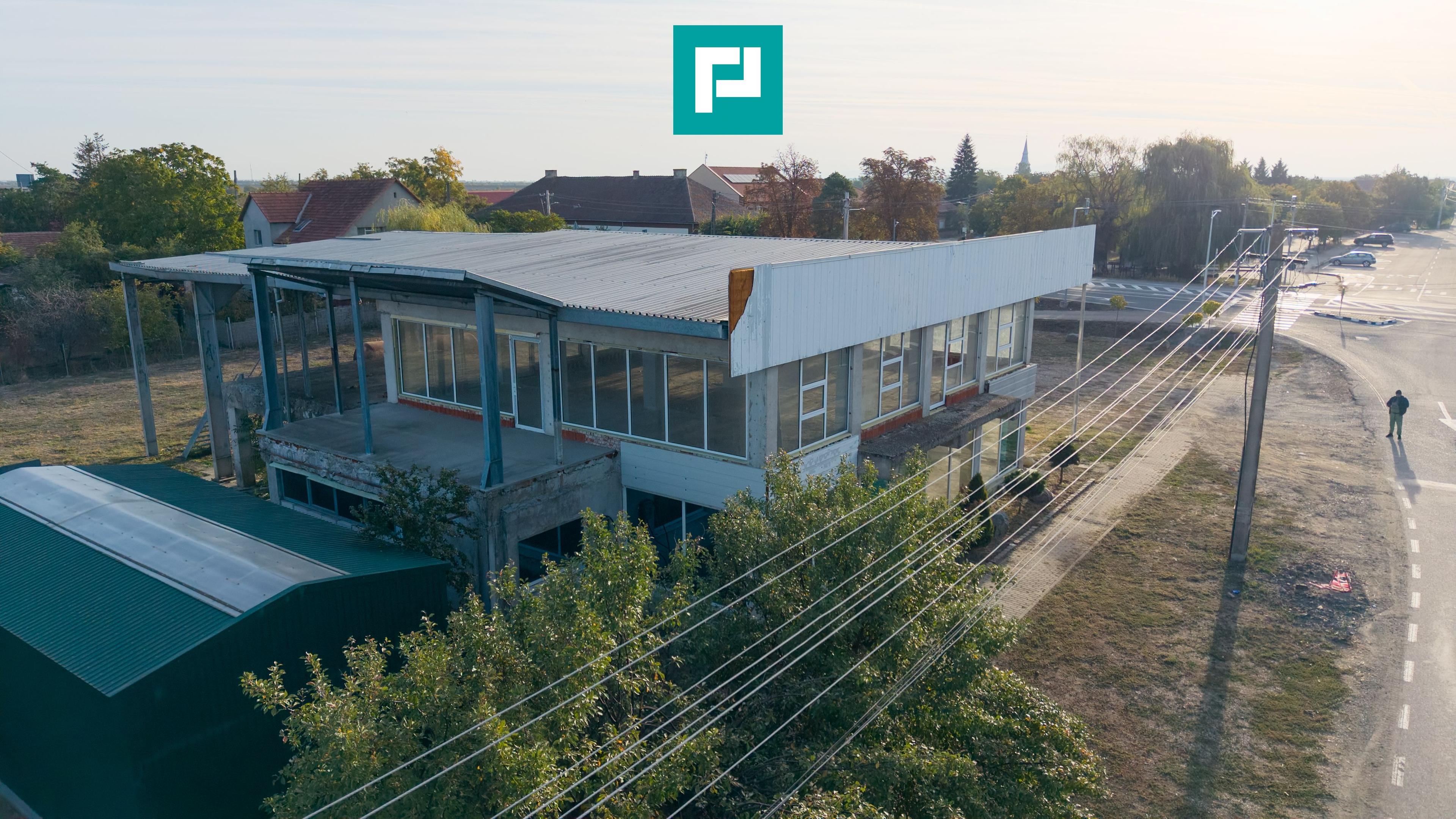 Spatiu comercial cu etaj și teren de 4000mp - 13