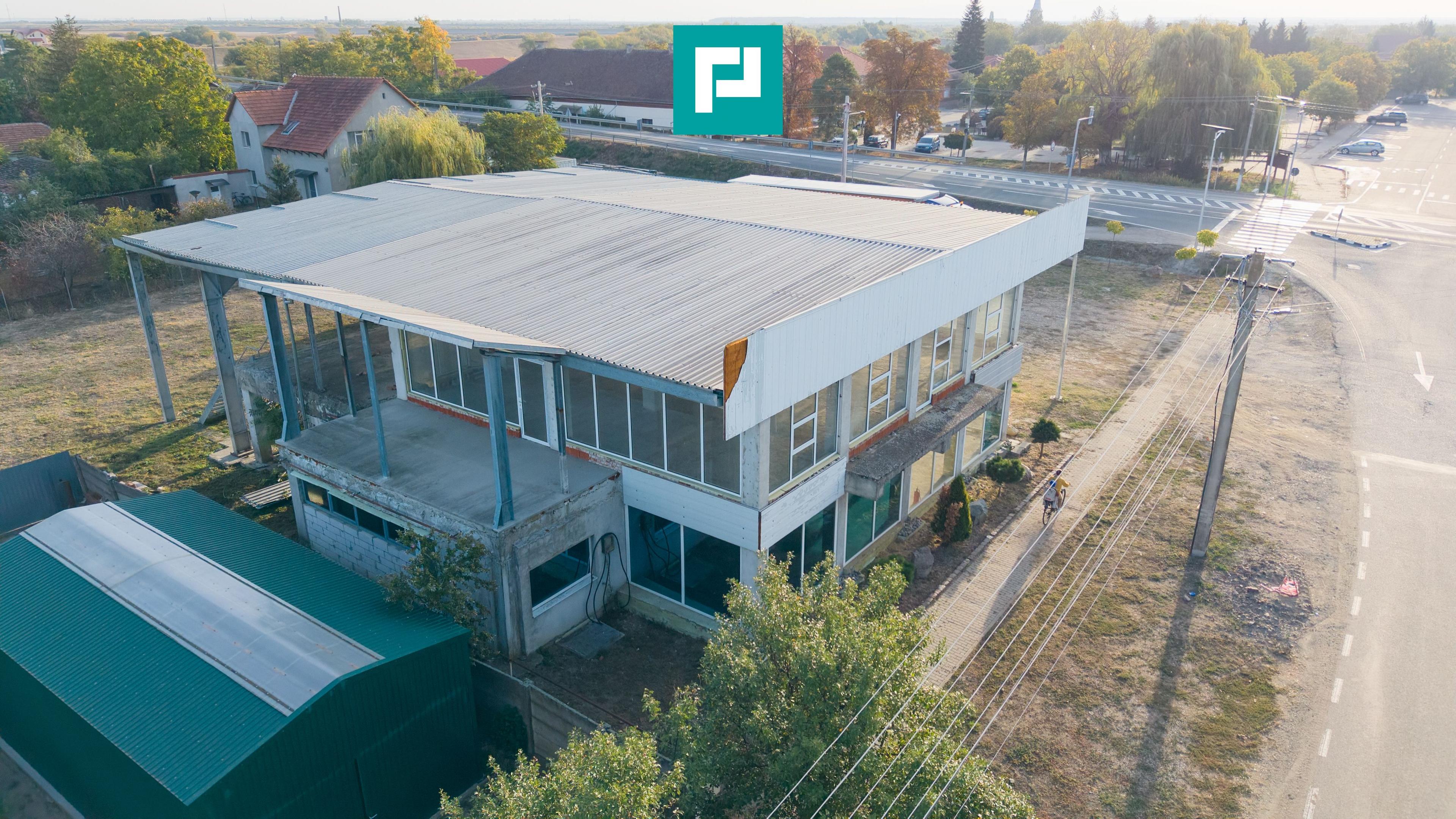 Spatiu comercial cu etaj și teren de 4000mp - 15