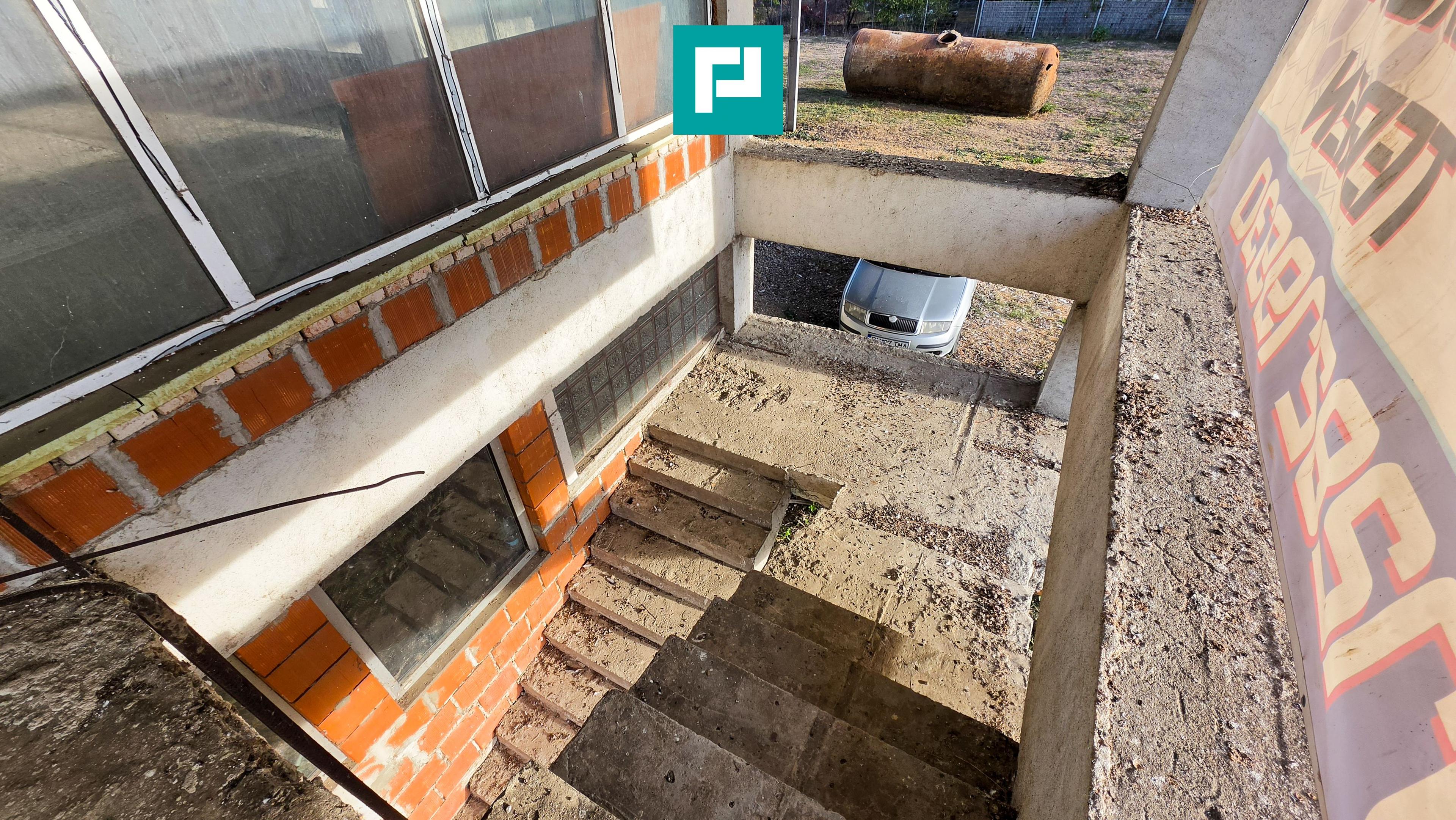 Spatiu comercial cu etaj și teren de 4000mp - 26