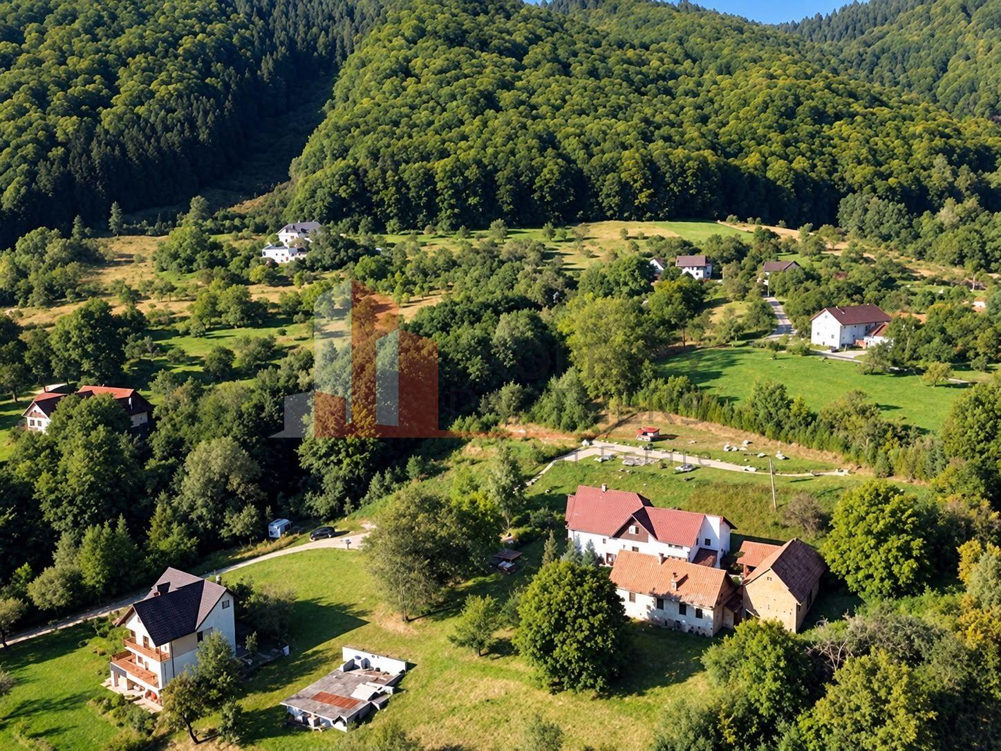 Teren 7.151 mp + casă tradițională în Predeluț–Bran - 6