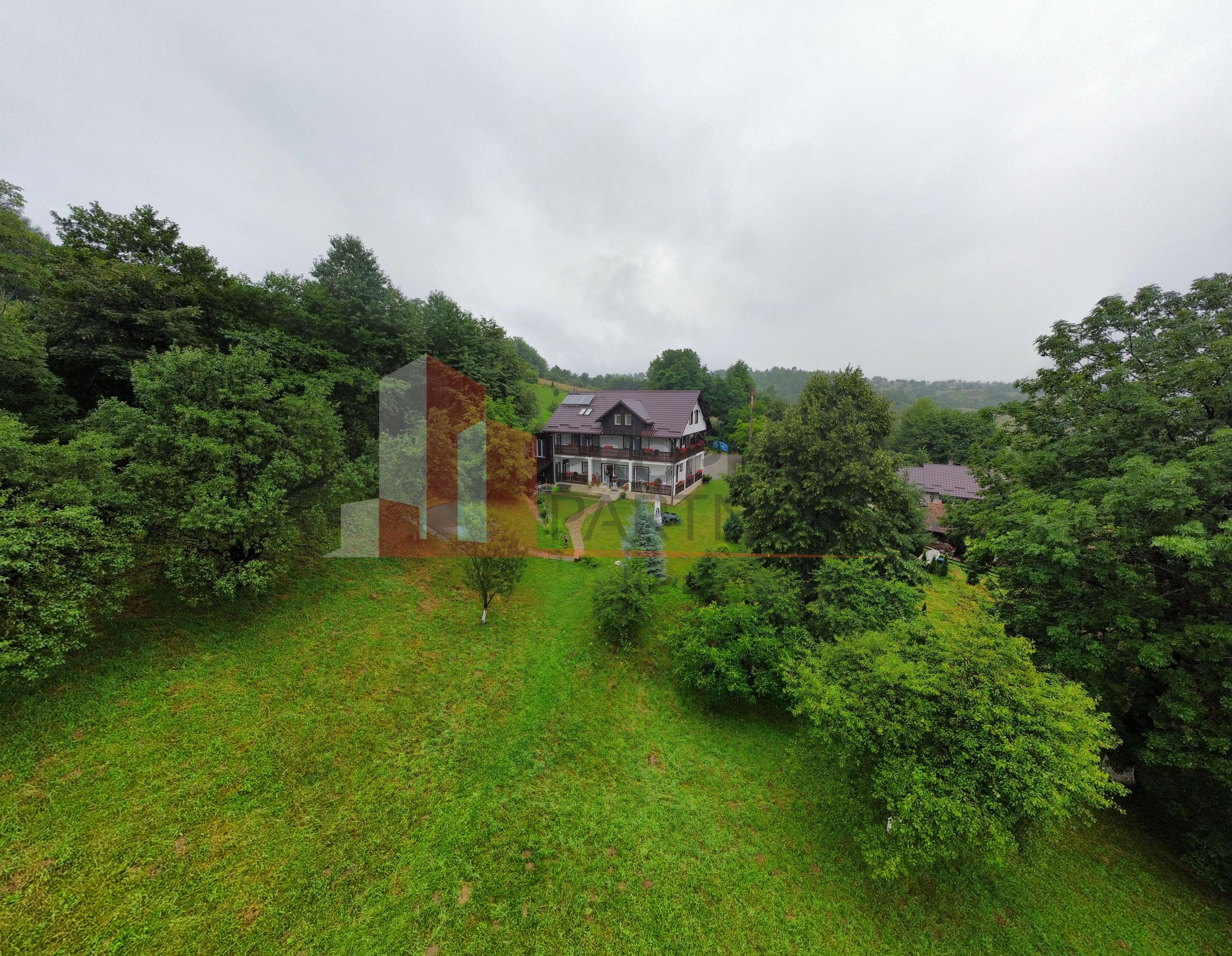 Vilă 340 mp Bran | Teren 5500 mp | 6 dormitoare cu băi proprii - 40