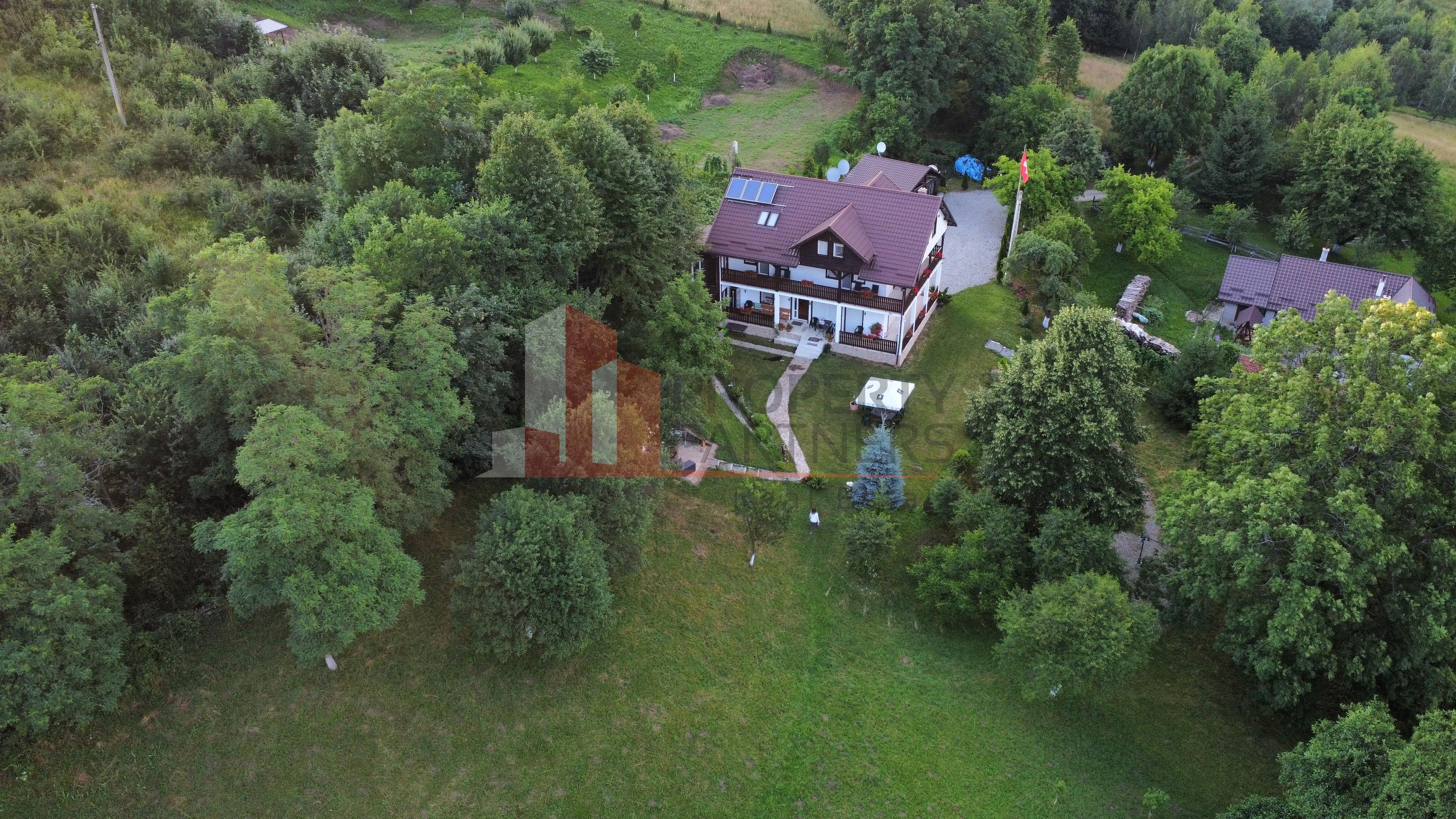Vilă 340 mp Bran | Teren 5500 mp | 6 dormitoare cu băi proprii - 37
