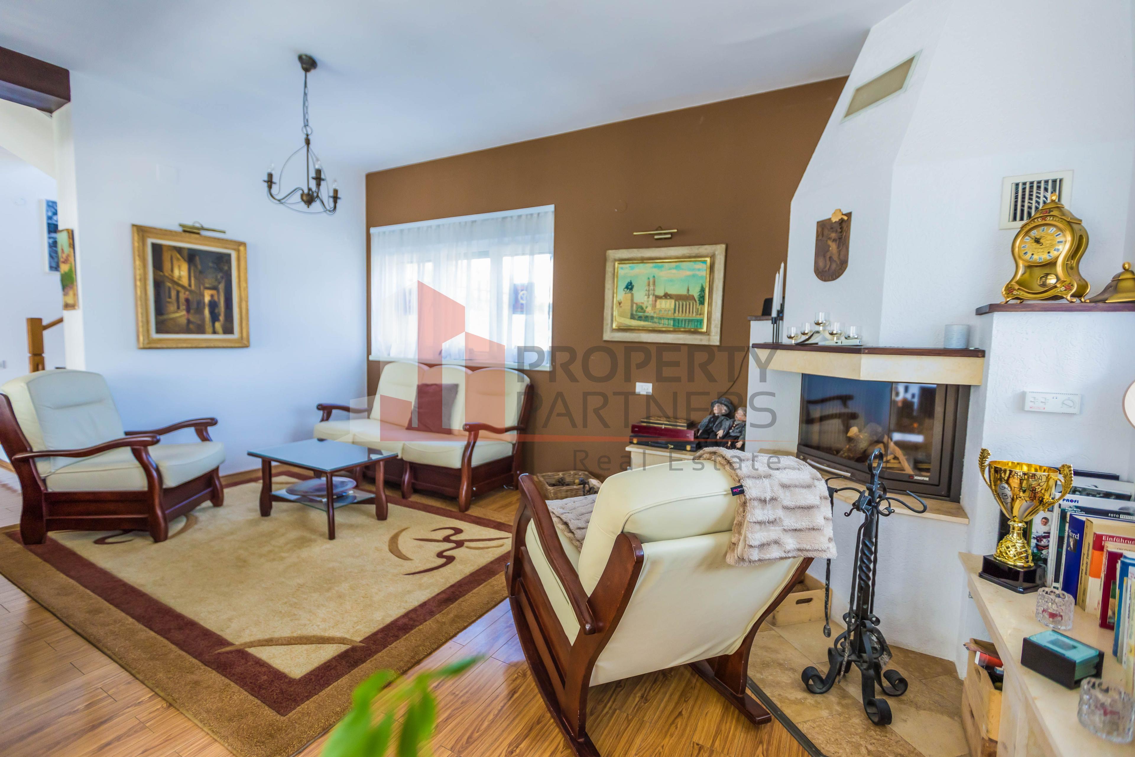 Vilă 340 mp Bran | Teren 5500 mp | 6 dormitoare cu băi proprii - 8