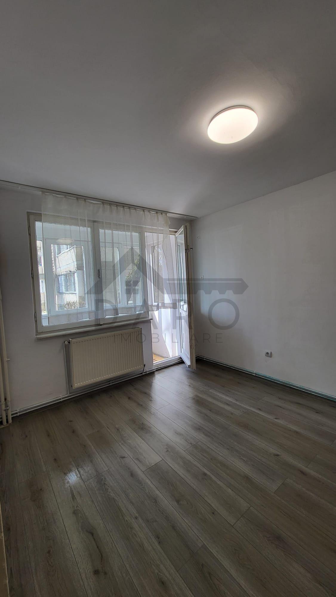 Apartament 3 camere de vânzare - 2