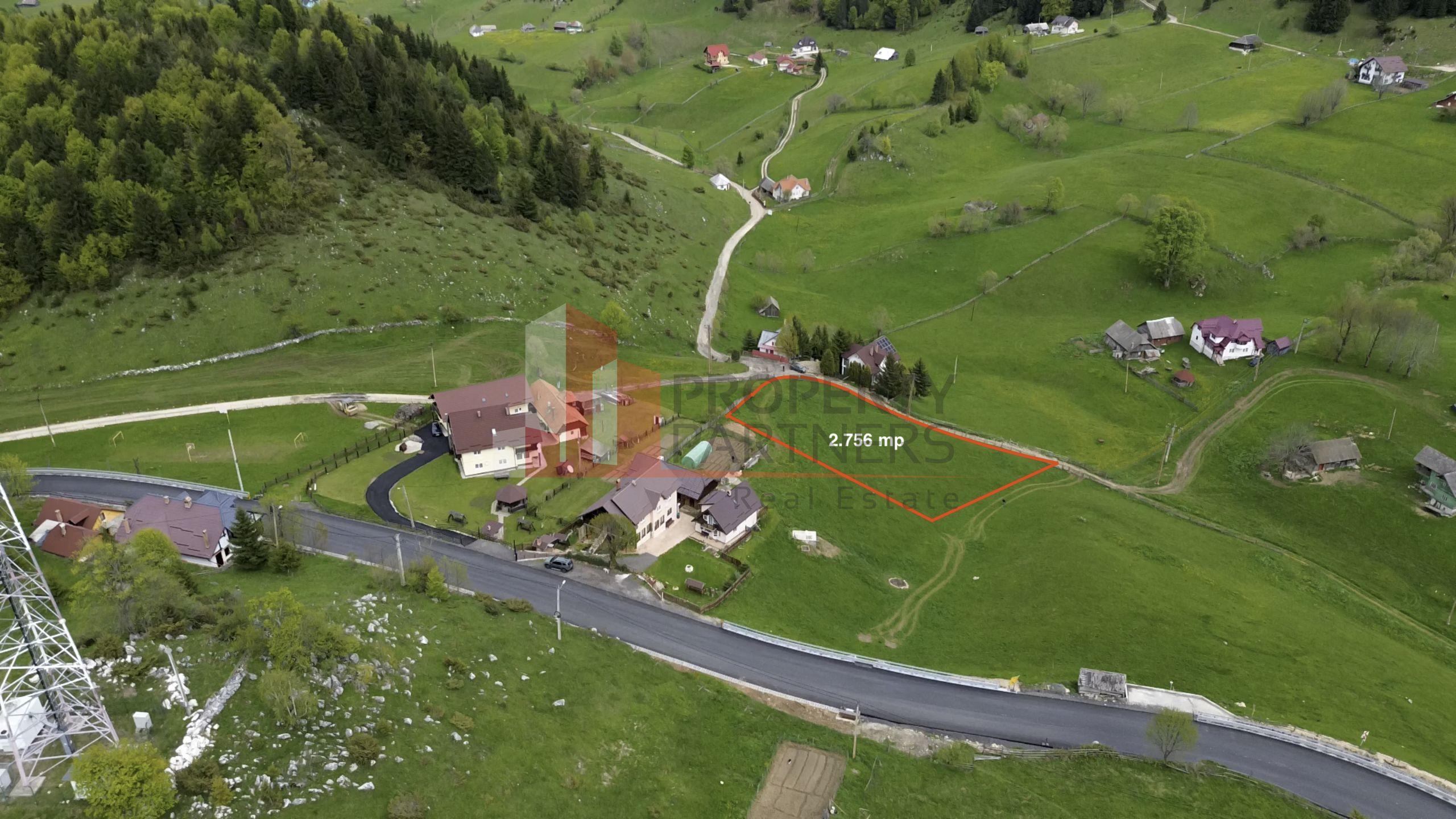 Teren Fundata cu vedere la muntii Bucegi - 5