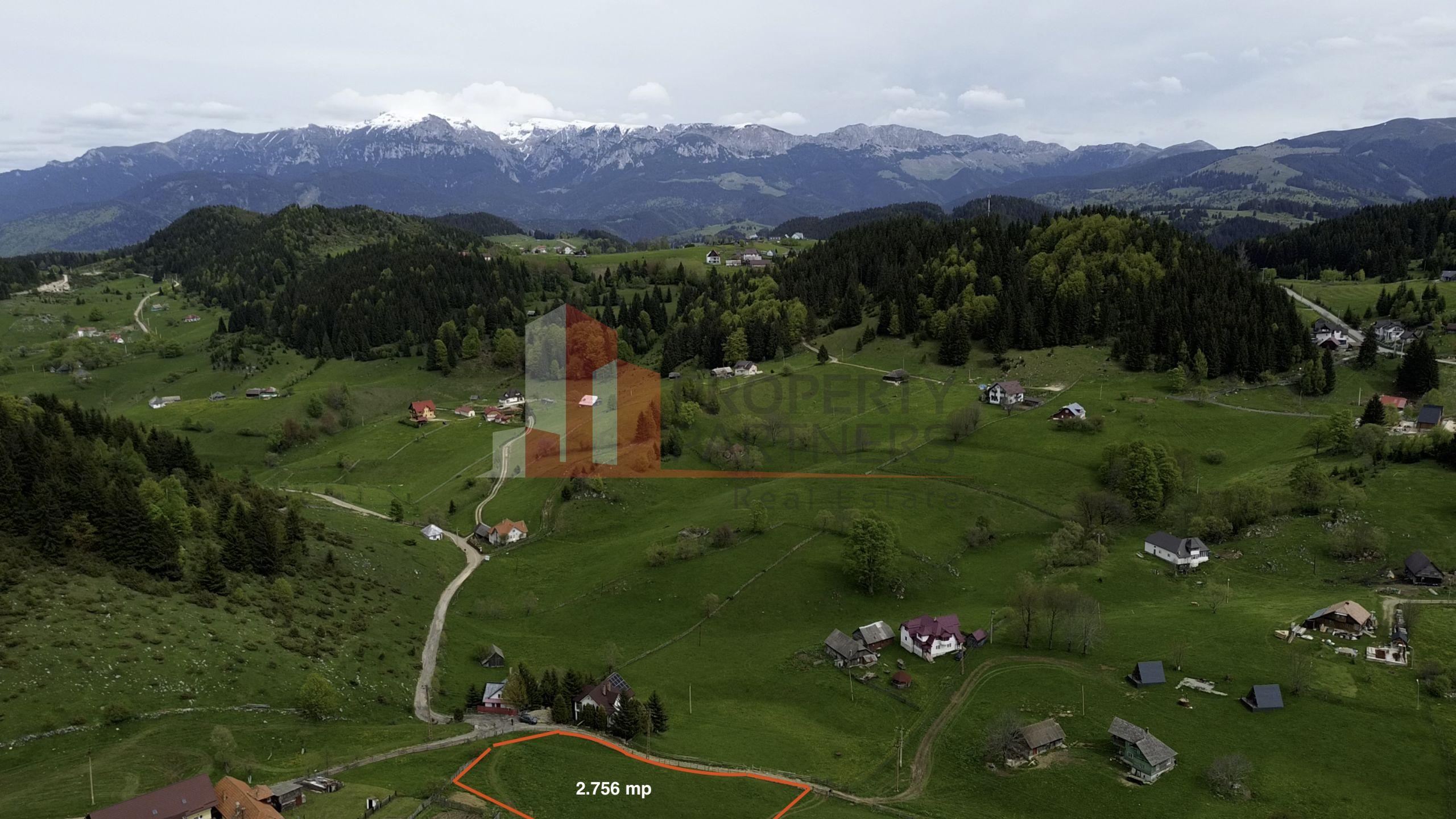 Teren Fundata cu vedere la muntii Bucegi - 1