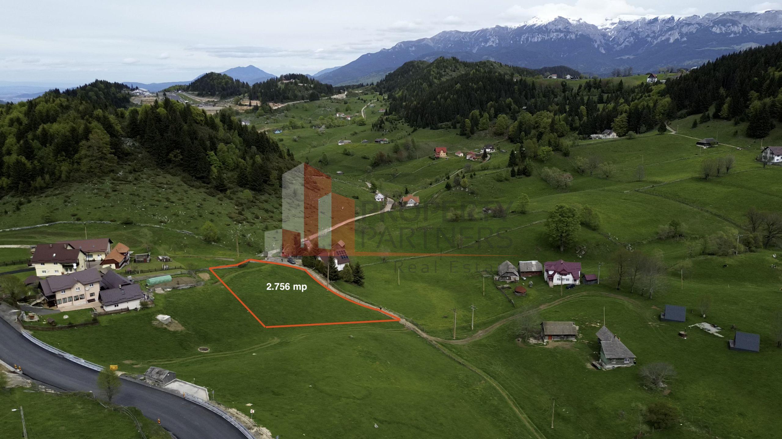 Teren Fundata cu vedere la muntii Bucegi - 2