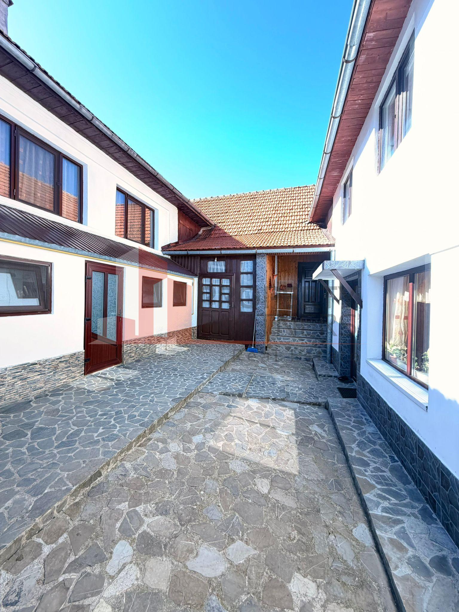 Casă tradițională cu 1800 mp teren în Sohodol, Bran | Priveliște superba - 6