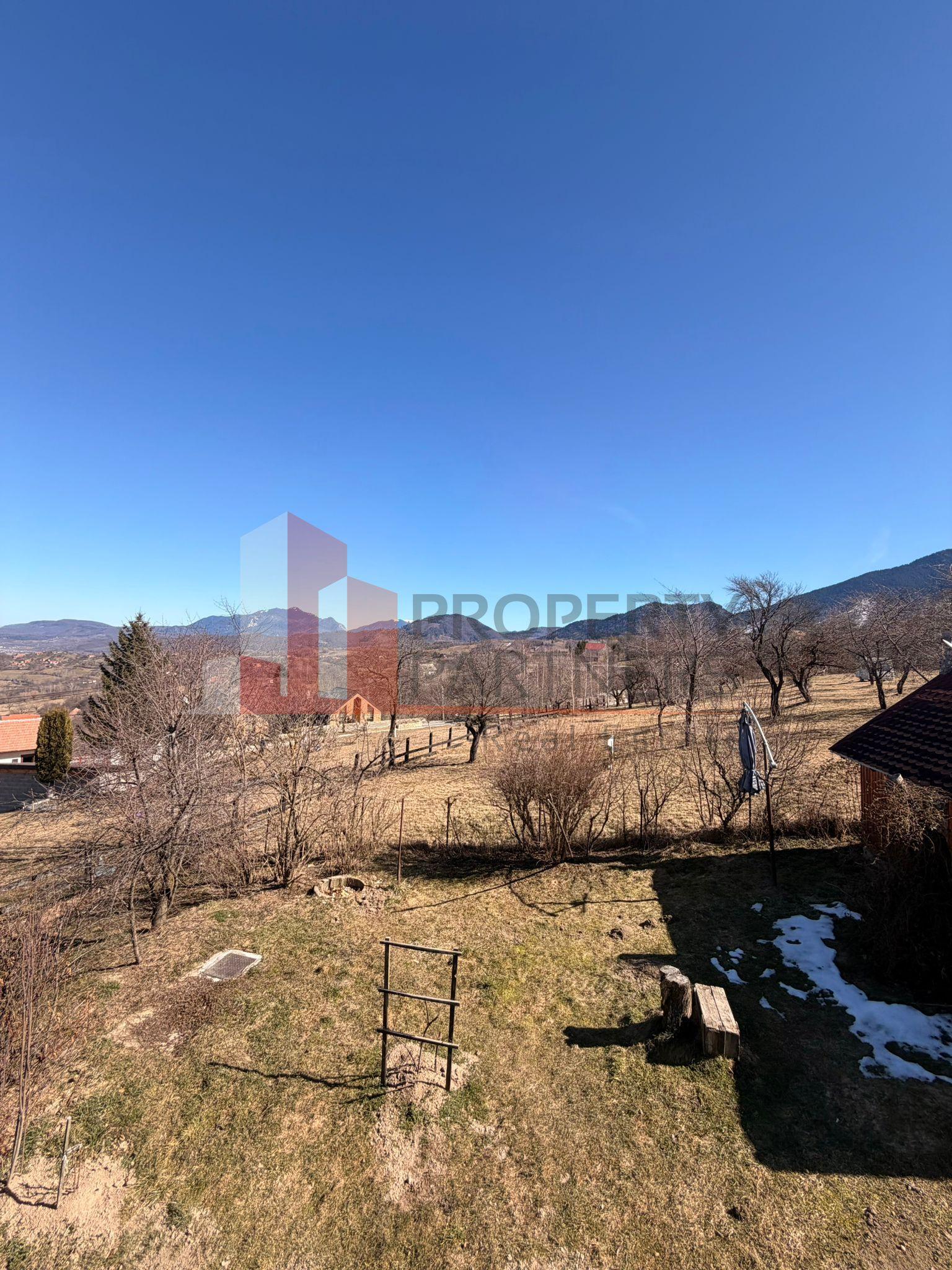 Casă tradițională cu 1800 mp teren în Sohodol, Bran | Priveliște superba - 11
