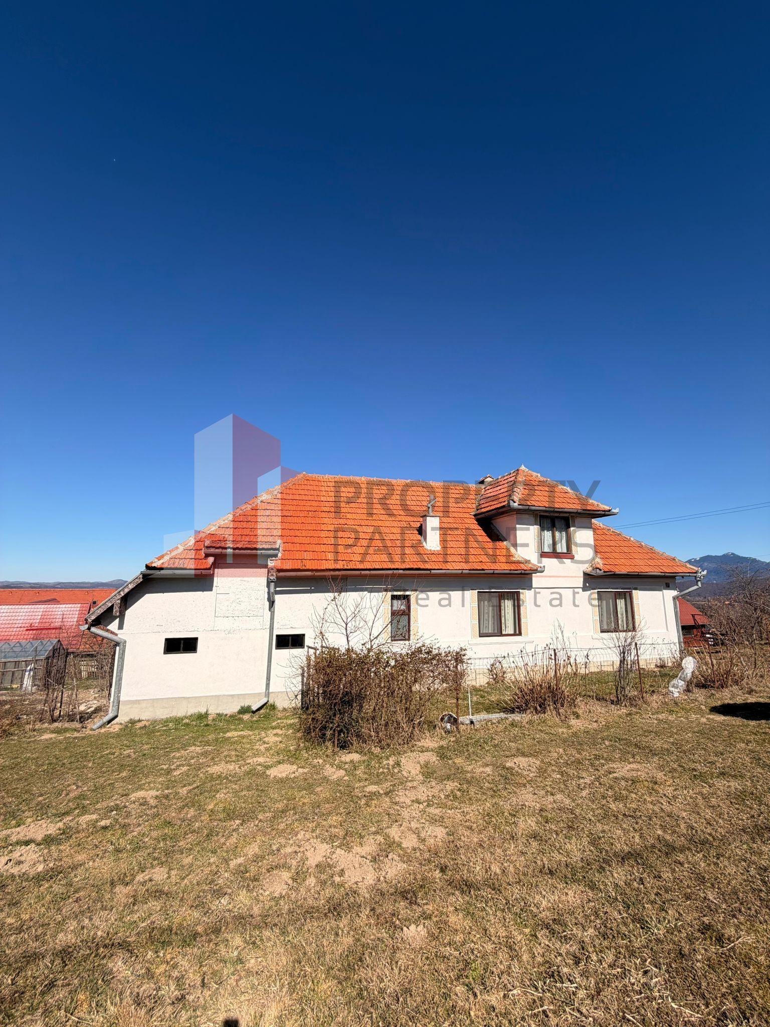 Casă tradițională cu 1800 mp teren în Sohodol, Bran | Priveliște superba - 4