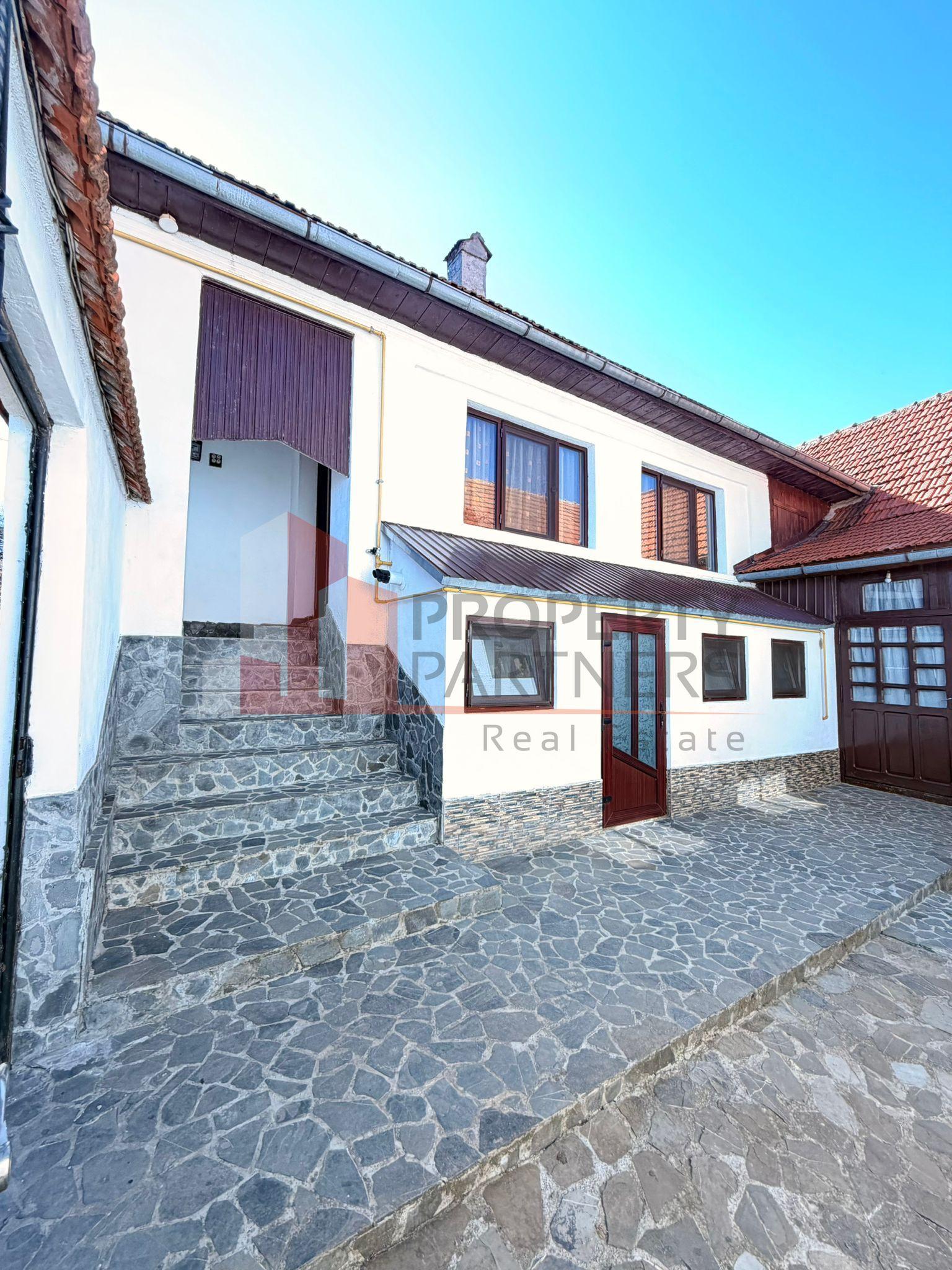 Casă tradițională cu 1800 mp teren în Sohodol, Bran | Priveliște superba - 8