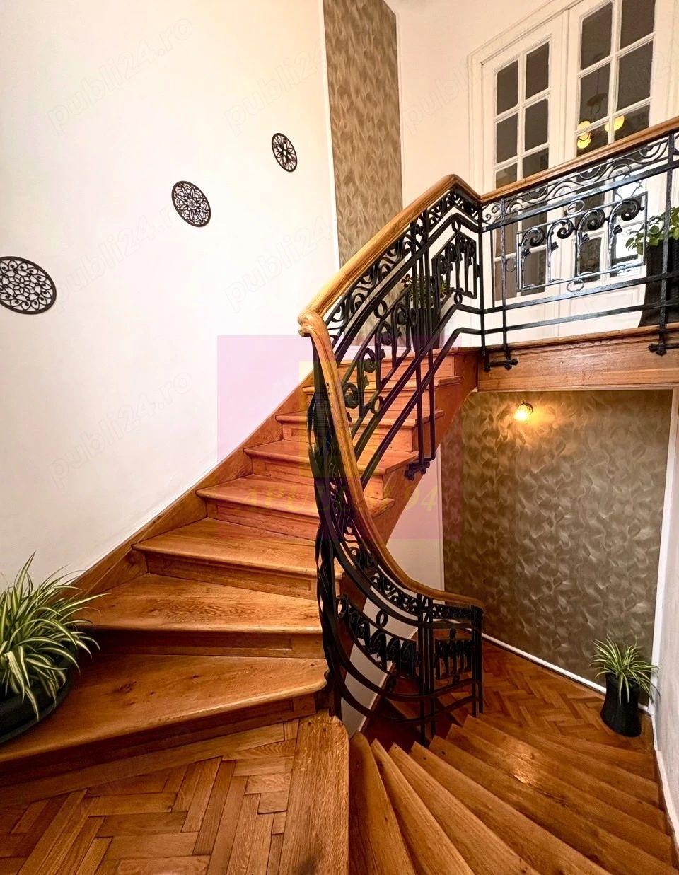 Proprietate deosebită în centrul istoric | 4 camere si mansardă - 2