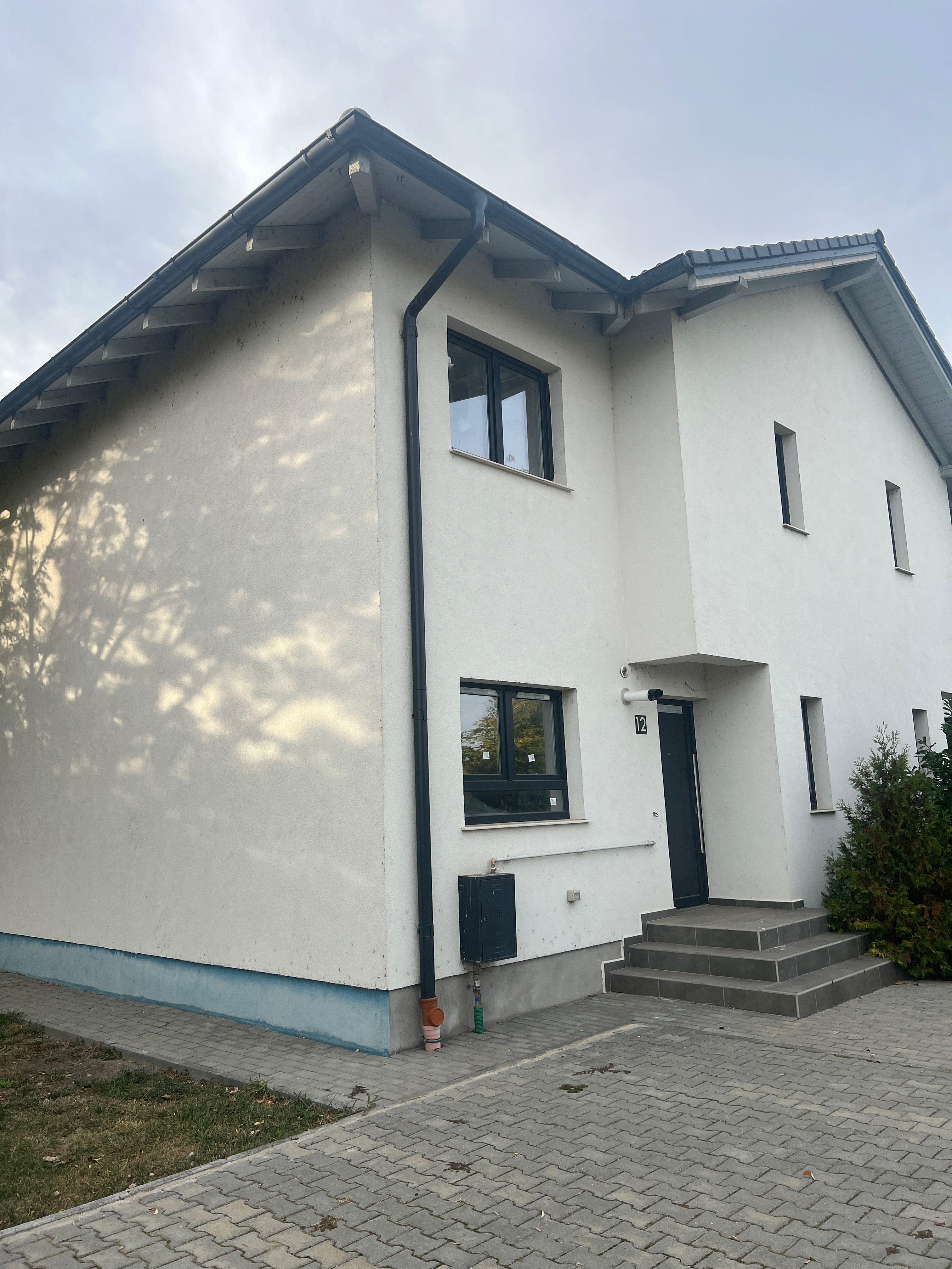 Case înșiruite cu 4 camere, grădină privată și 2 locuri de parcare - 6