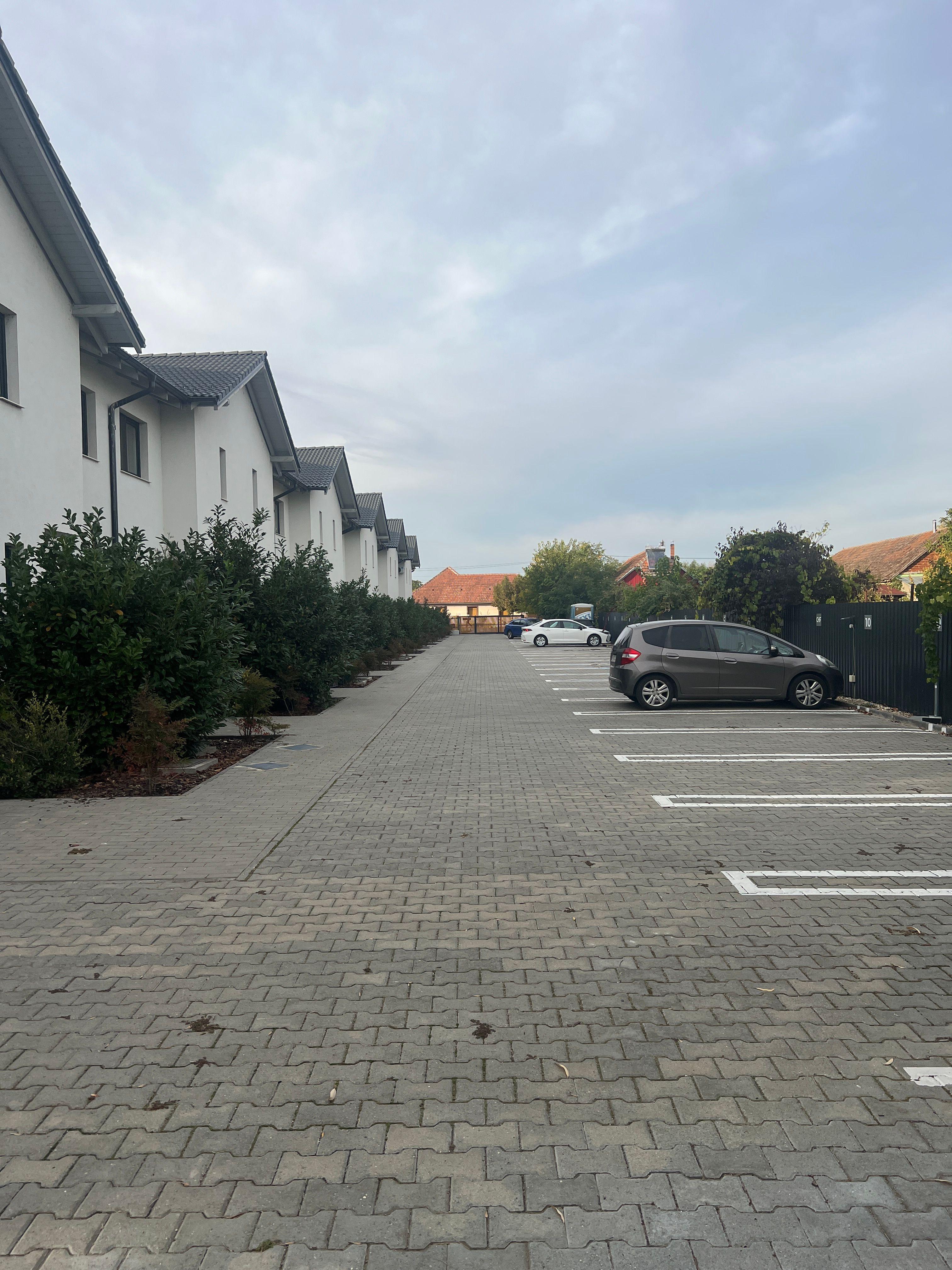 Case înșiruite cu 4 camere, grădină privată și 2 locuri de parcare - 8
