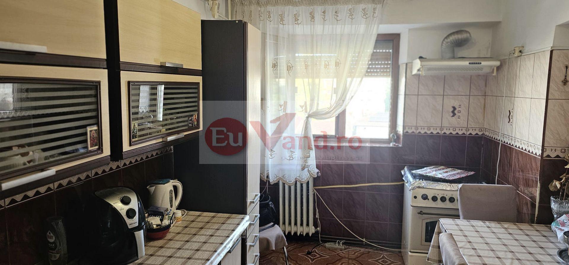 Apartament 2 camere de vanzare, IC Frimu, 57 mp, 2 balcoane, etaj 3/4 - 4