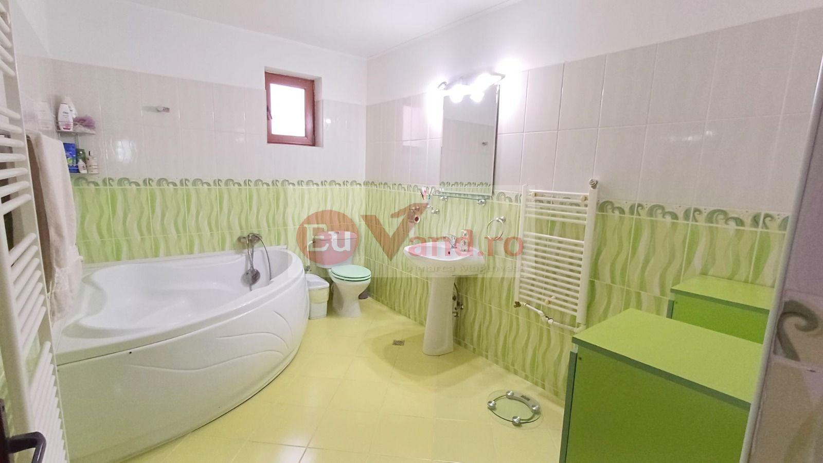Vila P+1+M, 6 camere, Micro 16, 303 mp utili, teren 406 mp – 272.000 Euro - 2