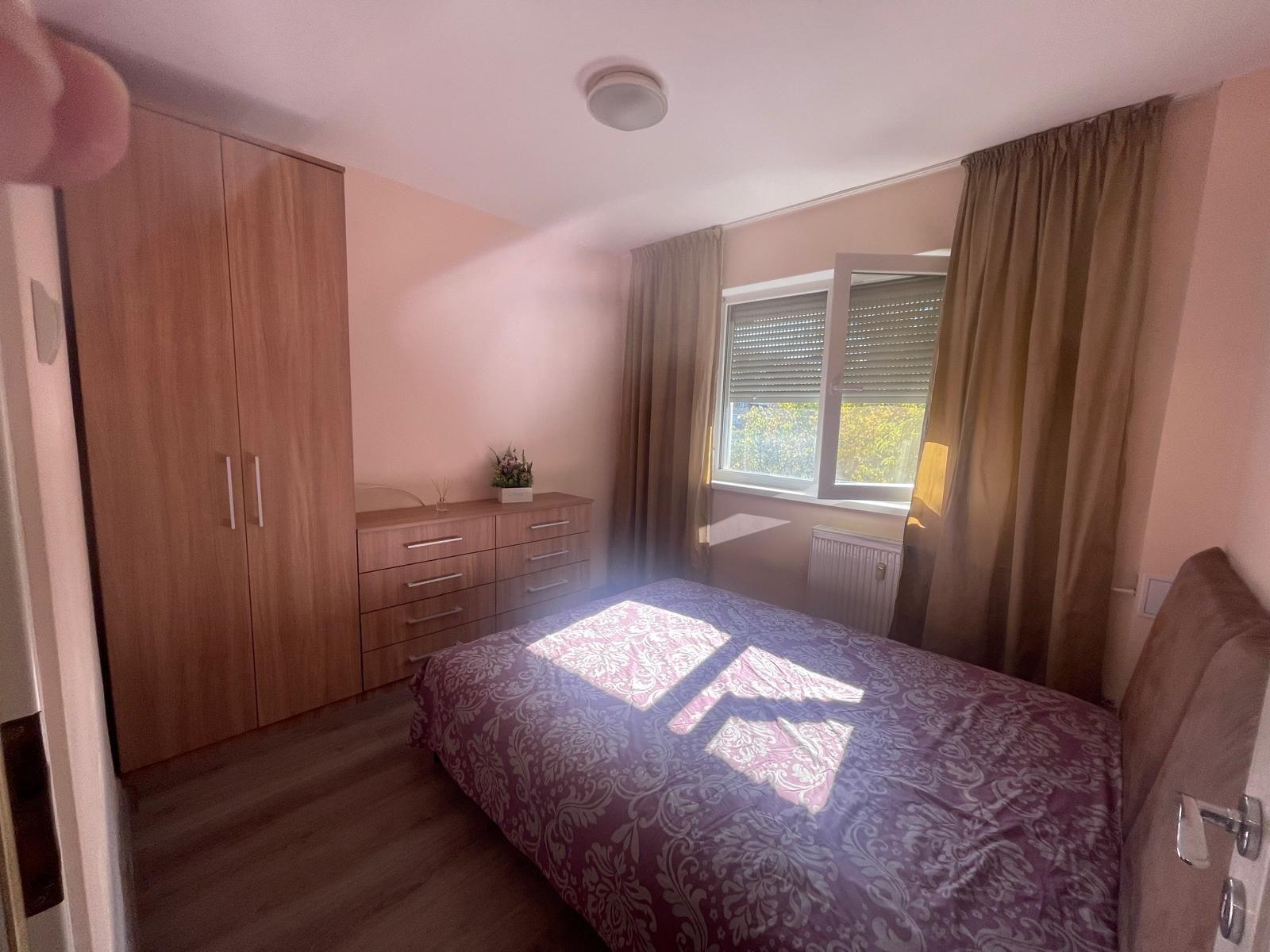 Ap 3 camere, renovat, mobilat, utilat, etaj 2, Rogerius-Pret 93900 eur - 4