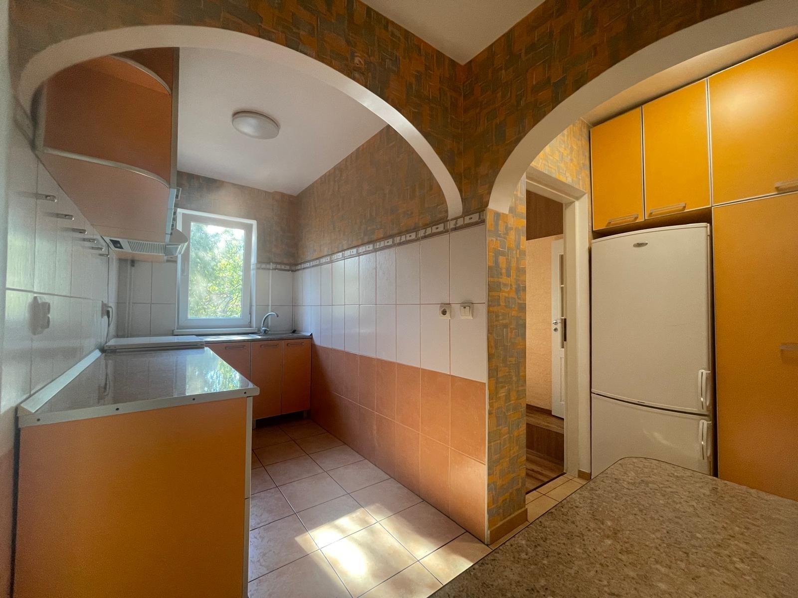Ap 3 camere, renovat, mobilat, utilat, etaj 2, Rogerius-Pret 93900 eur - 9