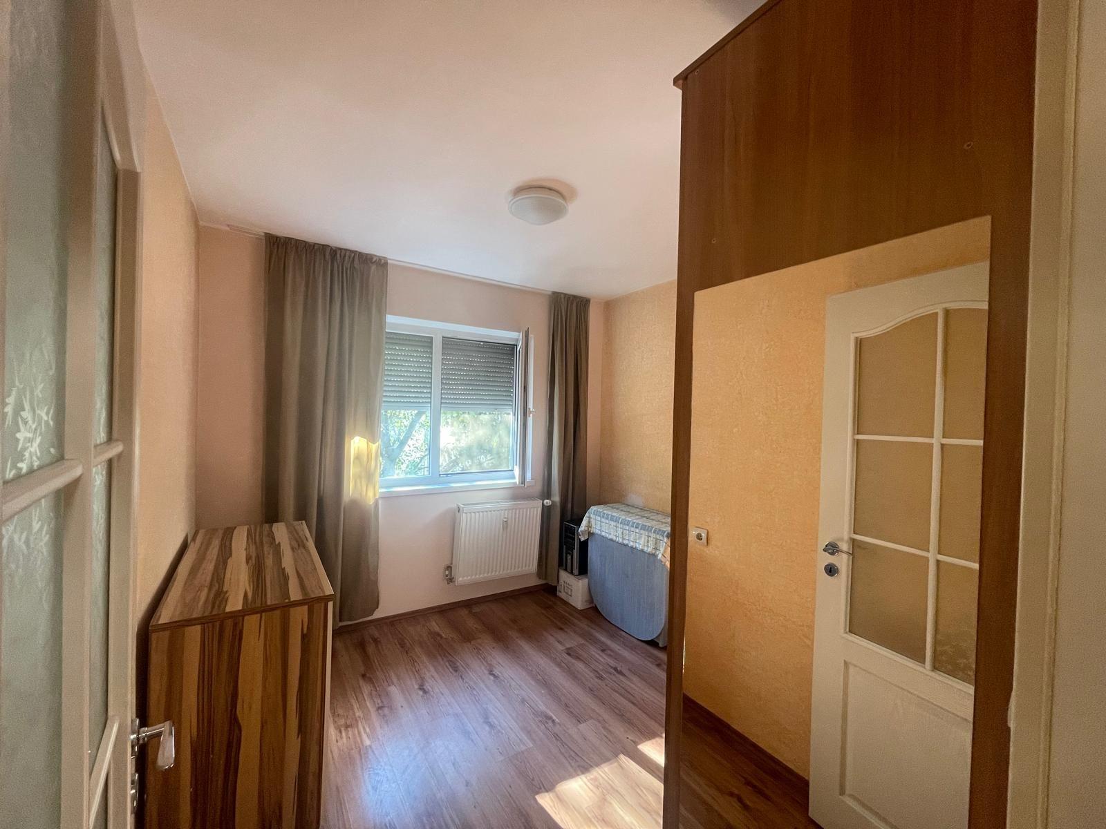 Ap 3 camere, renovat, mobilat, utilat, etaj 2, Rogerius-Pret 93900 eur - 6