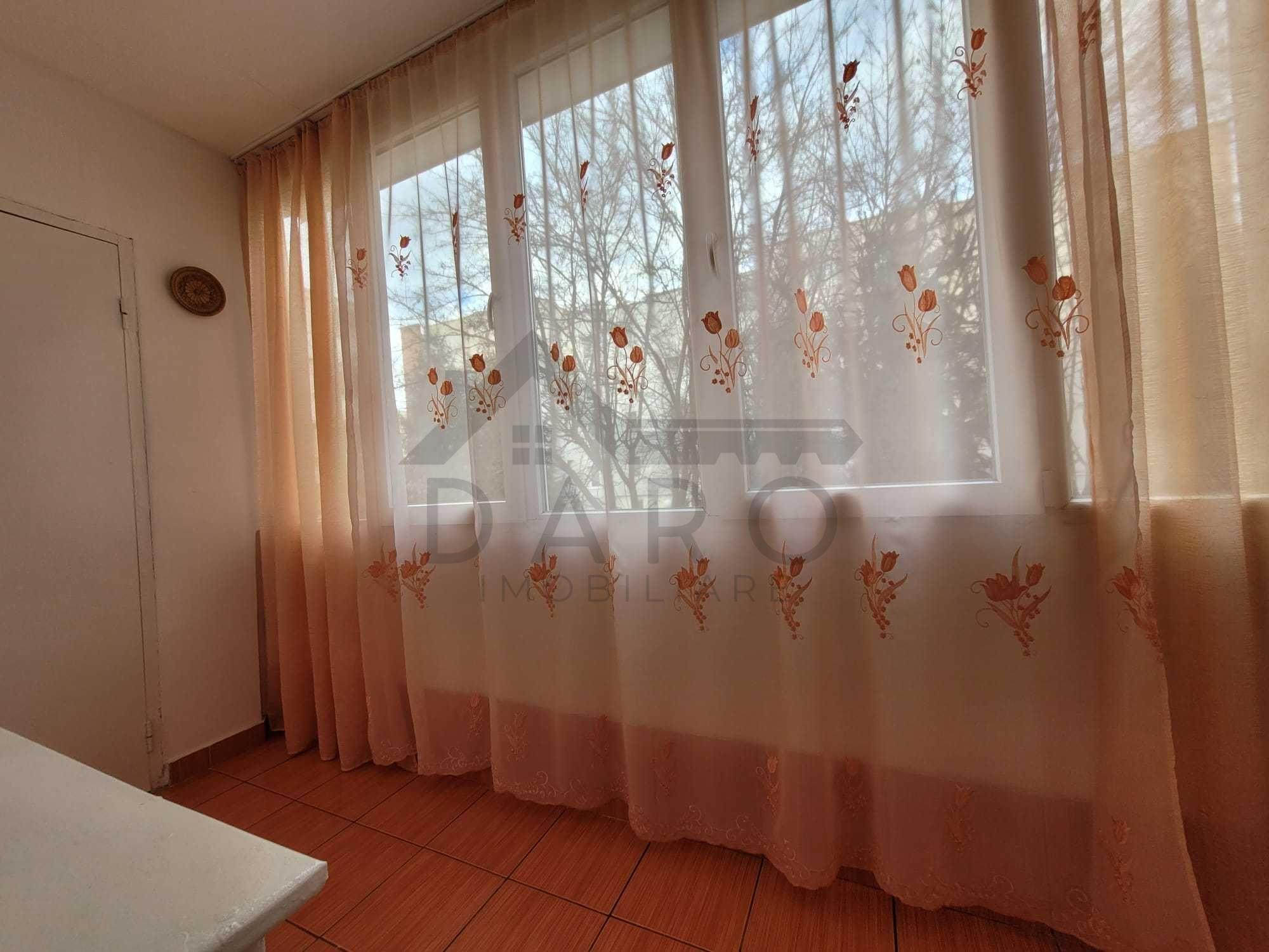 Vand apartament cu 2 camere, etaj 1 pe Bulevardul Pandurilor - 5